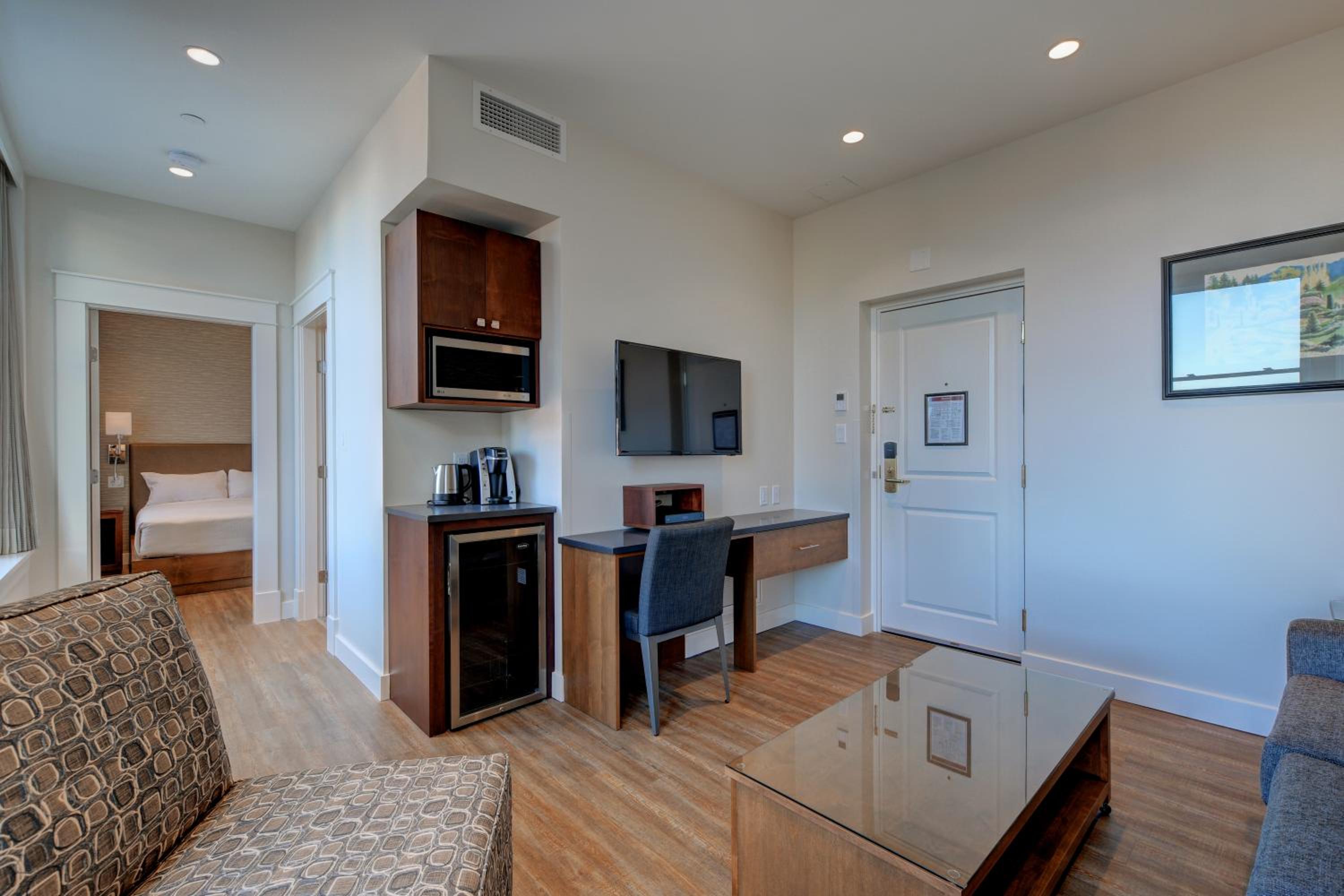 King Suite with City View photo 1