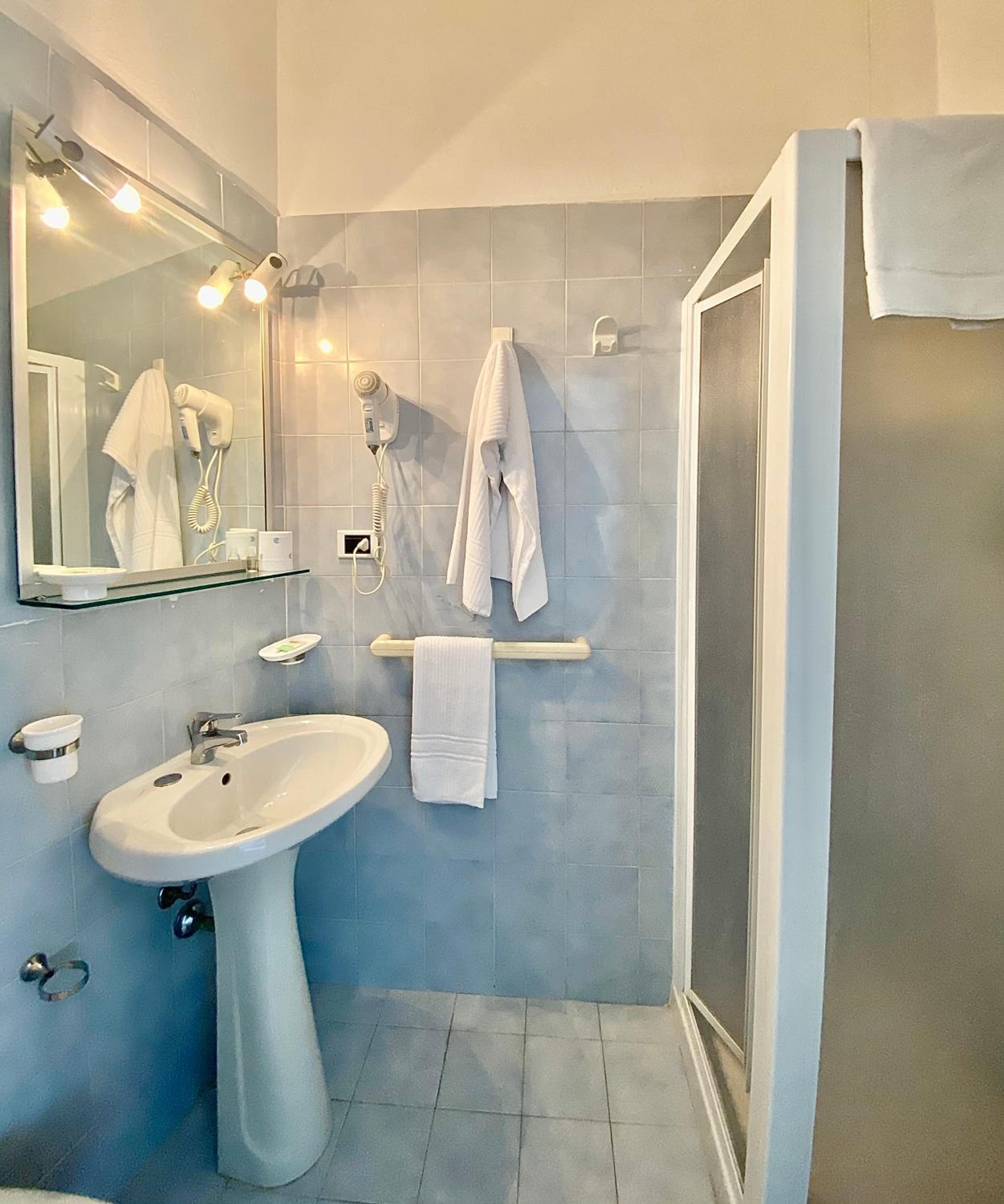 Small Single Room photo 2