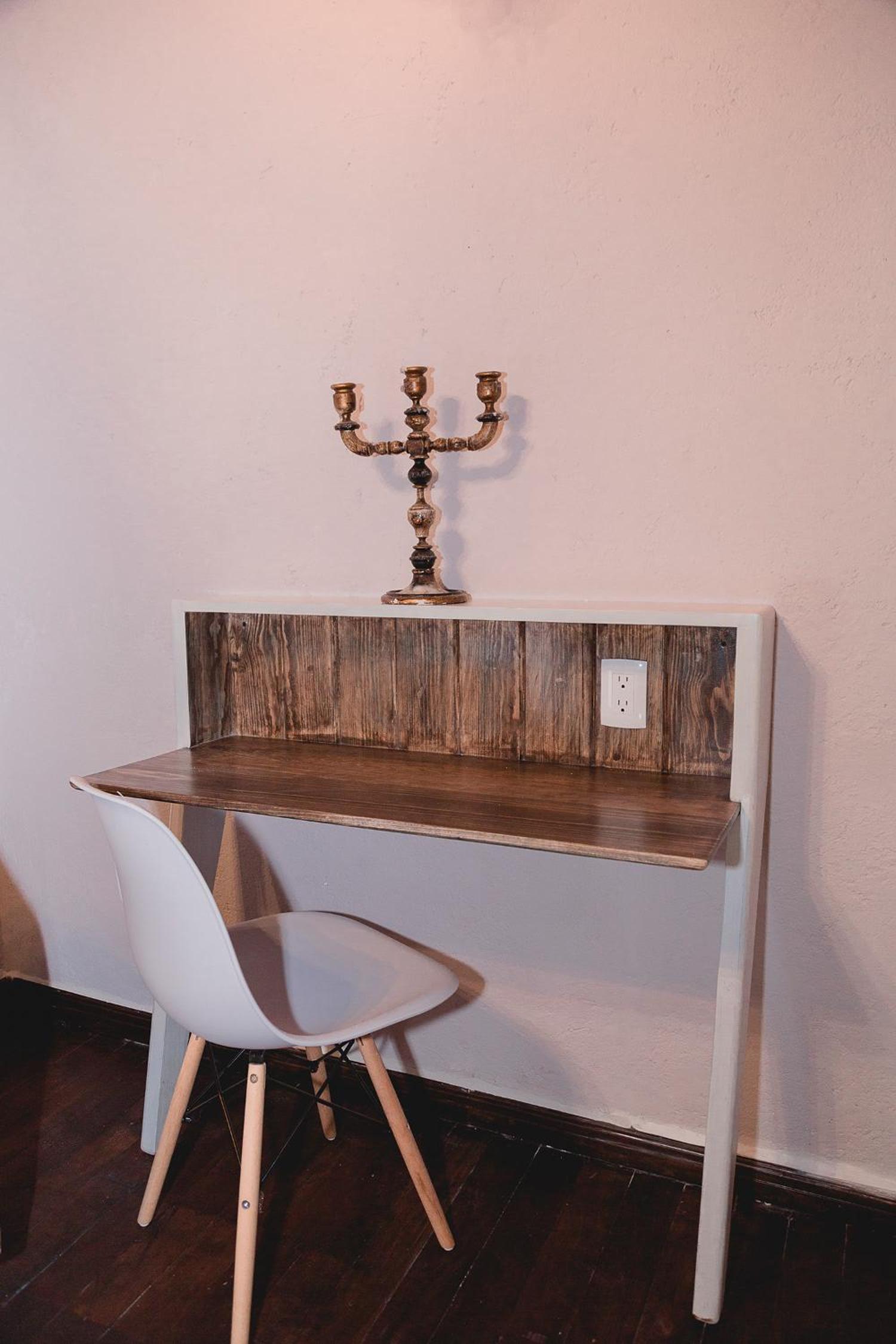 Standard King Room - Photo 12