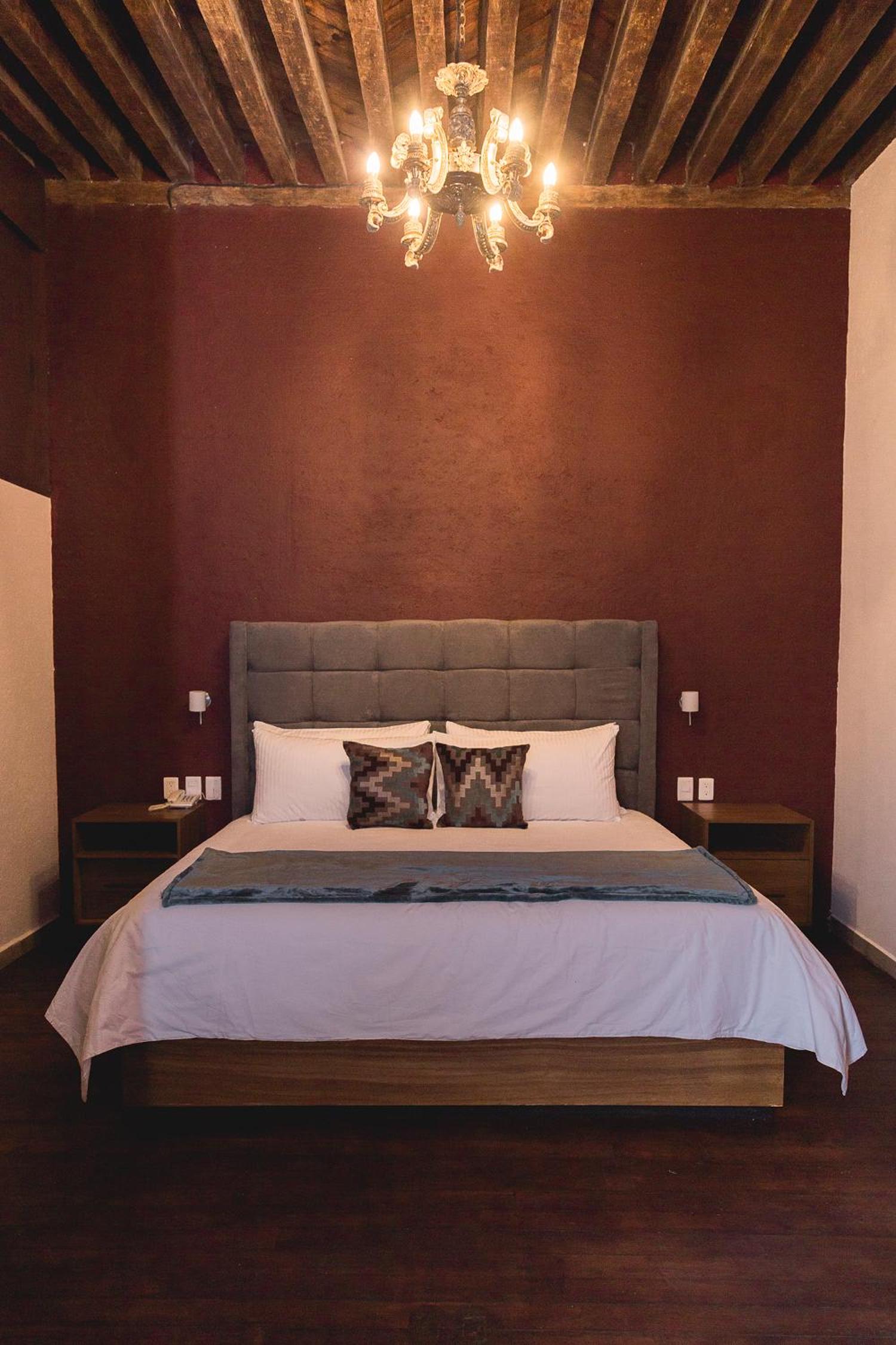 Standard King Room - Photo 5