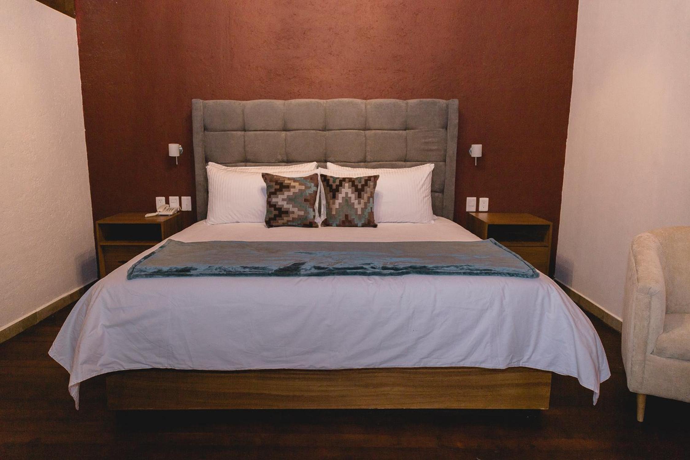Standard King Room - Photo 4