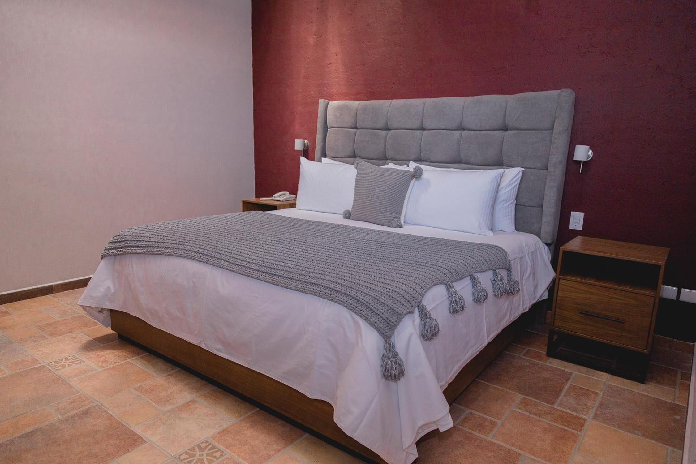 Standard King Room - Photo 27