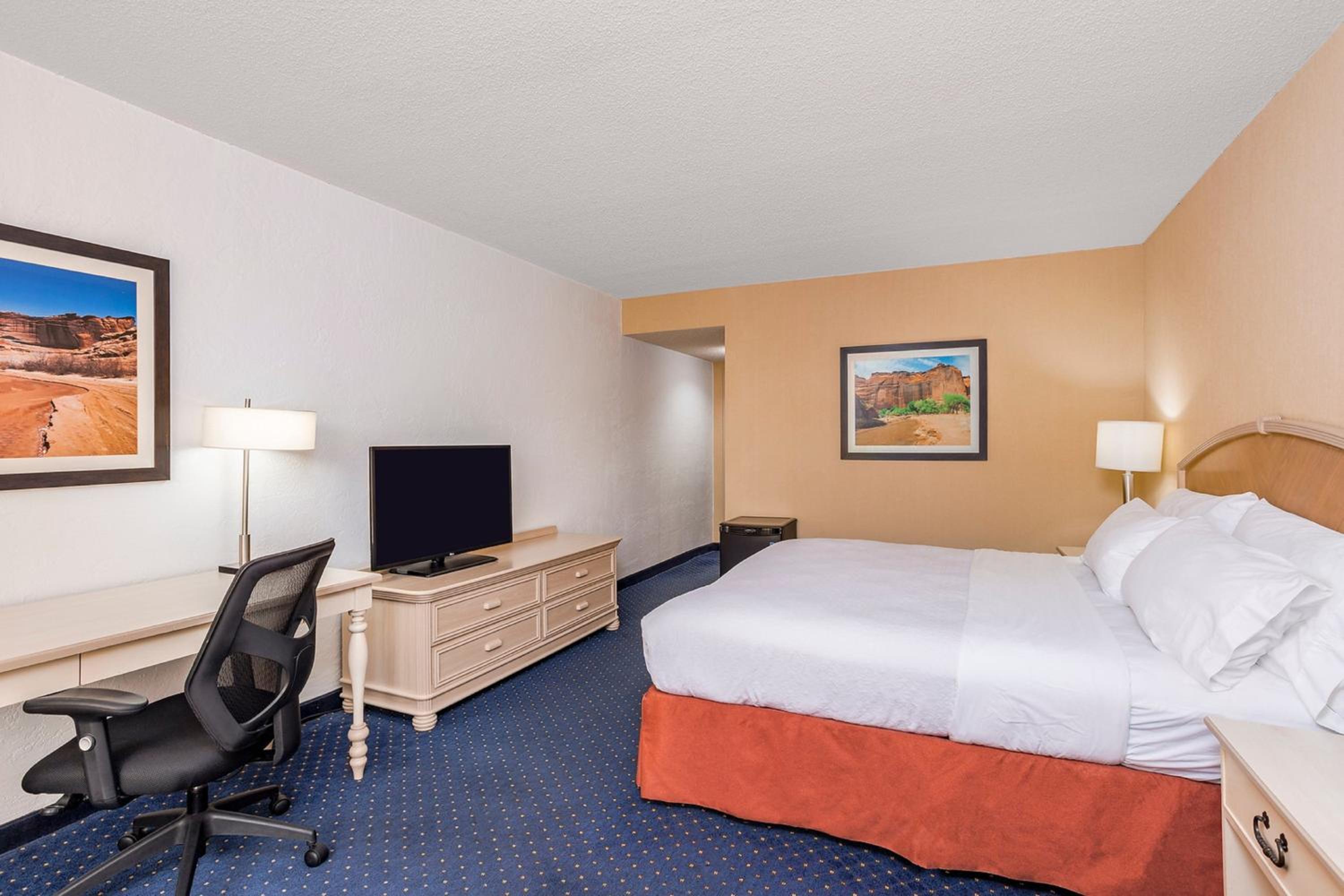 Standard King Room - Photo 1