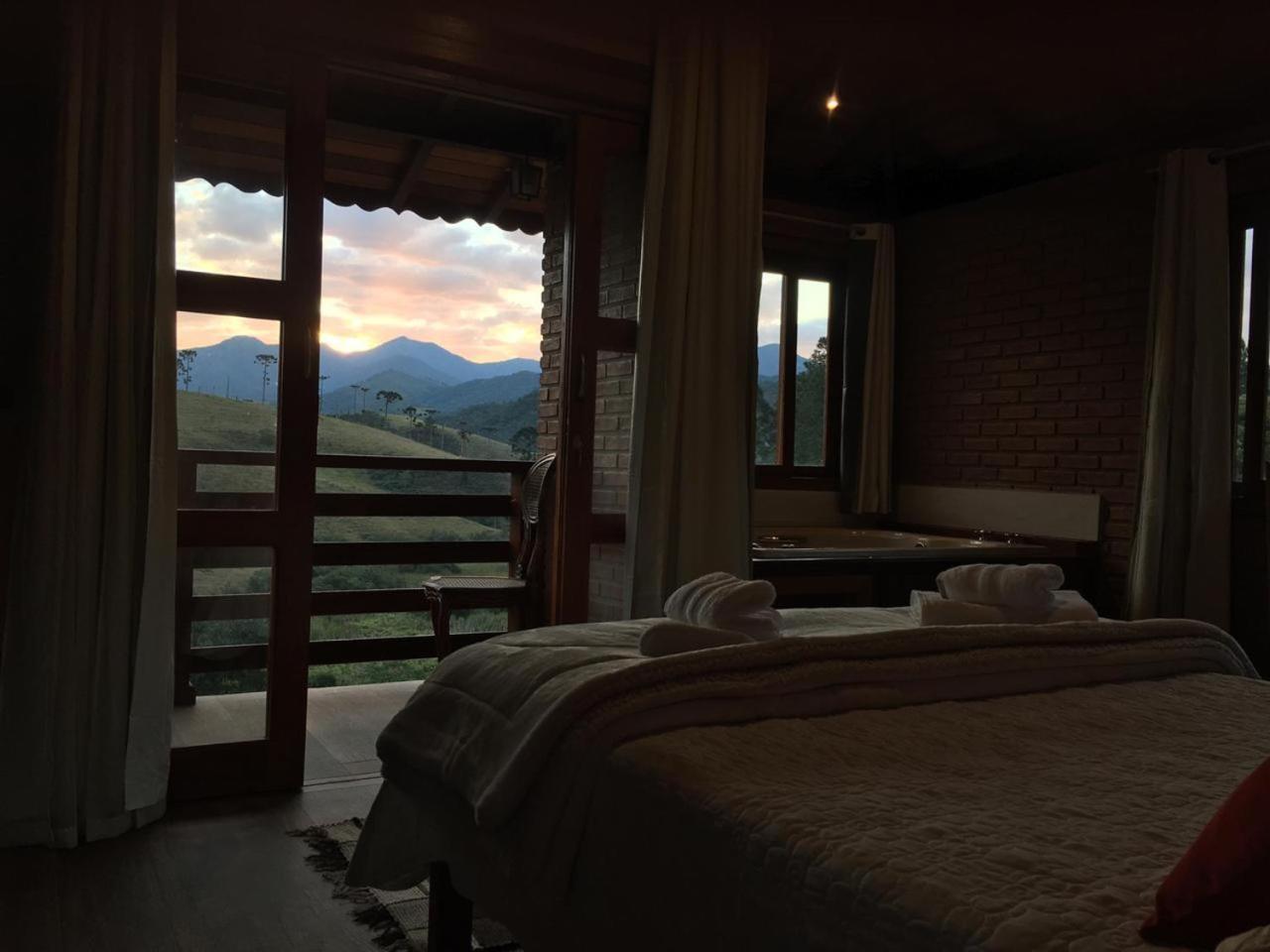 Deluxe Suite with Spa Bath - Photo 34