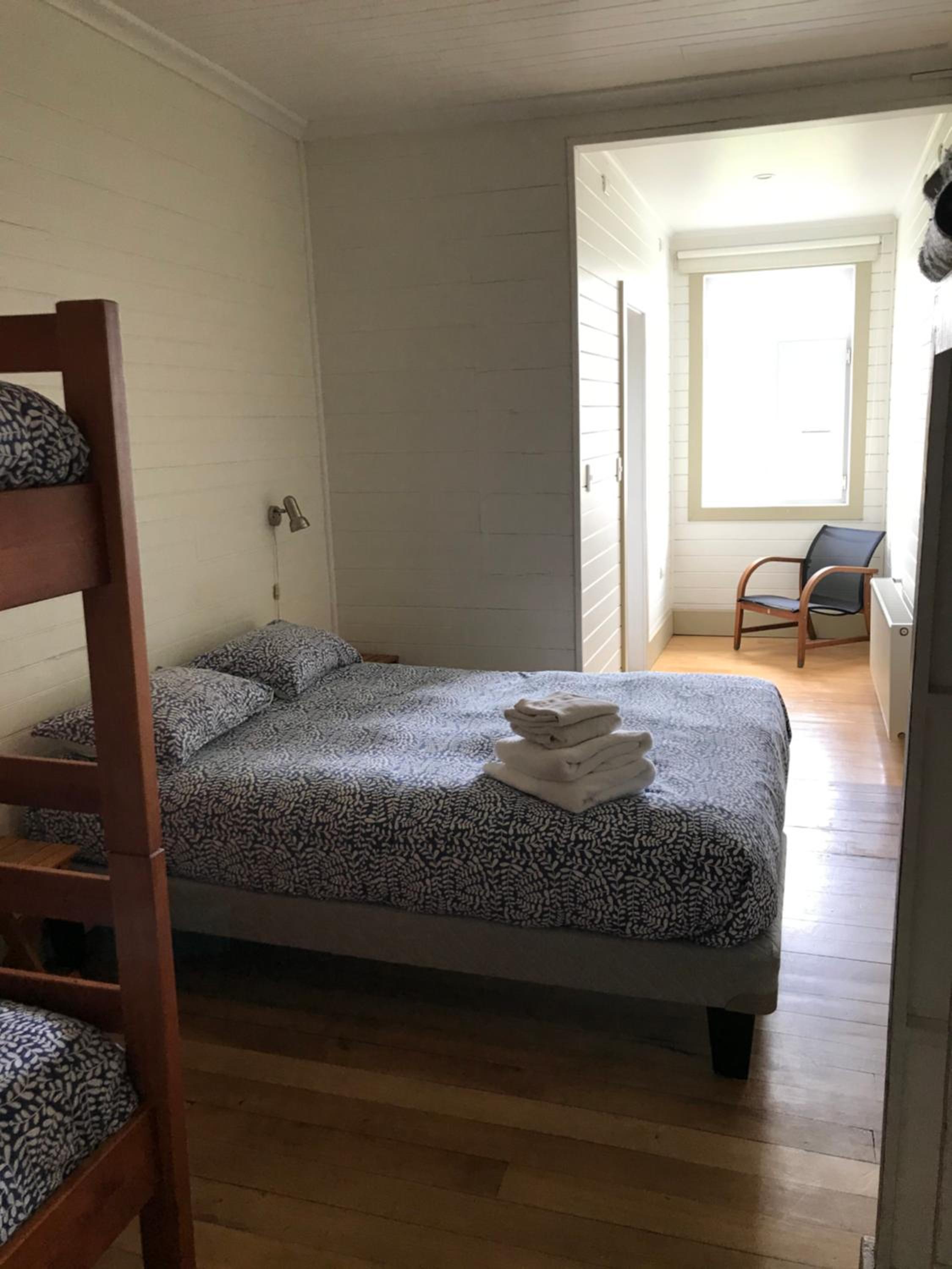 Quadruple Room with Private Bathroom photo 2