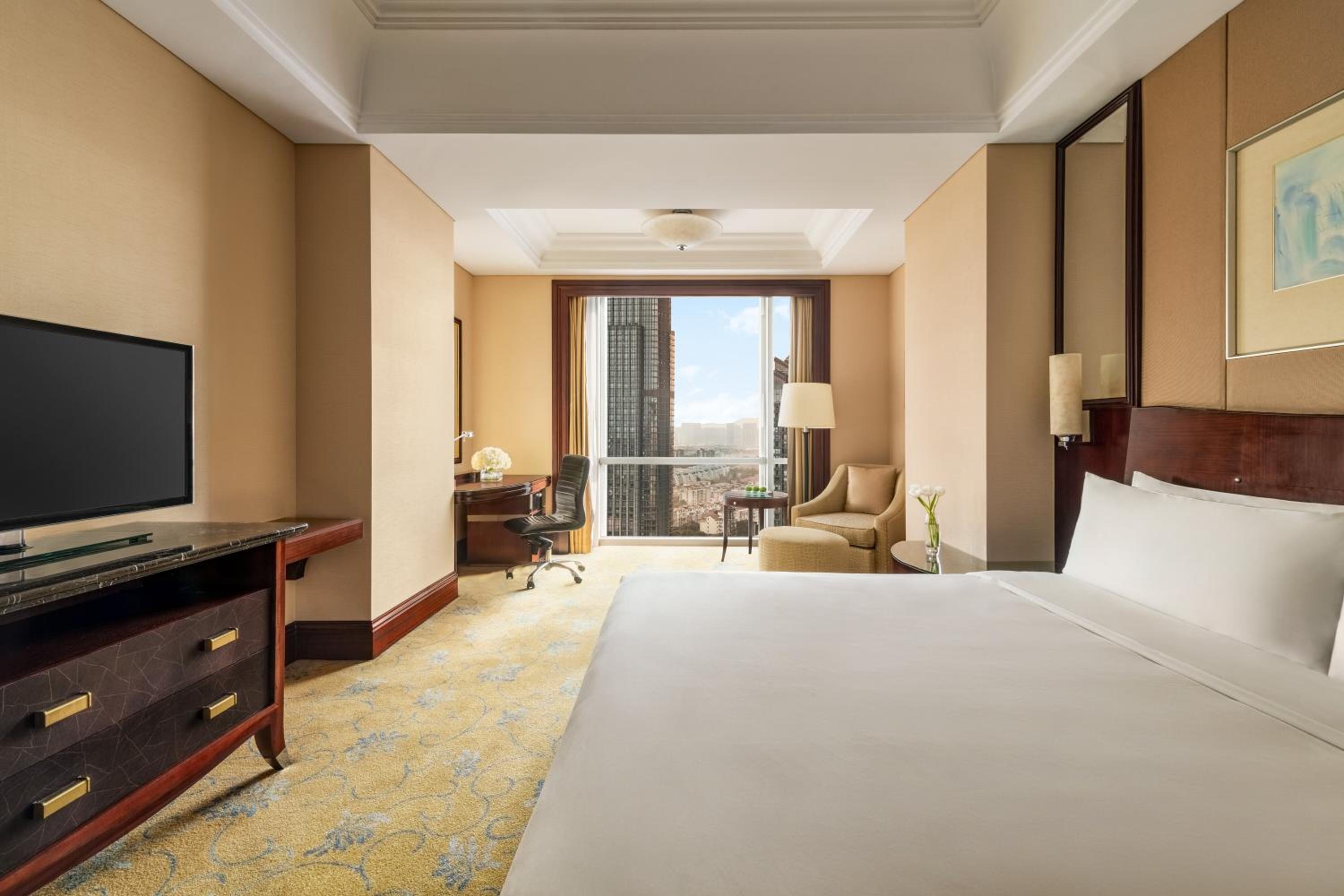 Deluxe King Room - Photo 1