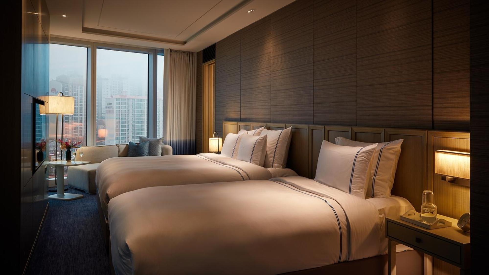 Signiel Premier Family Twin Room with City View - Photo 1