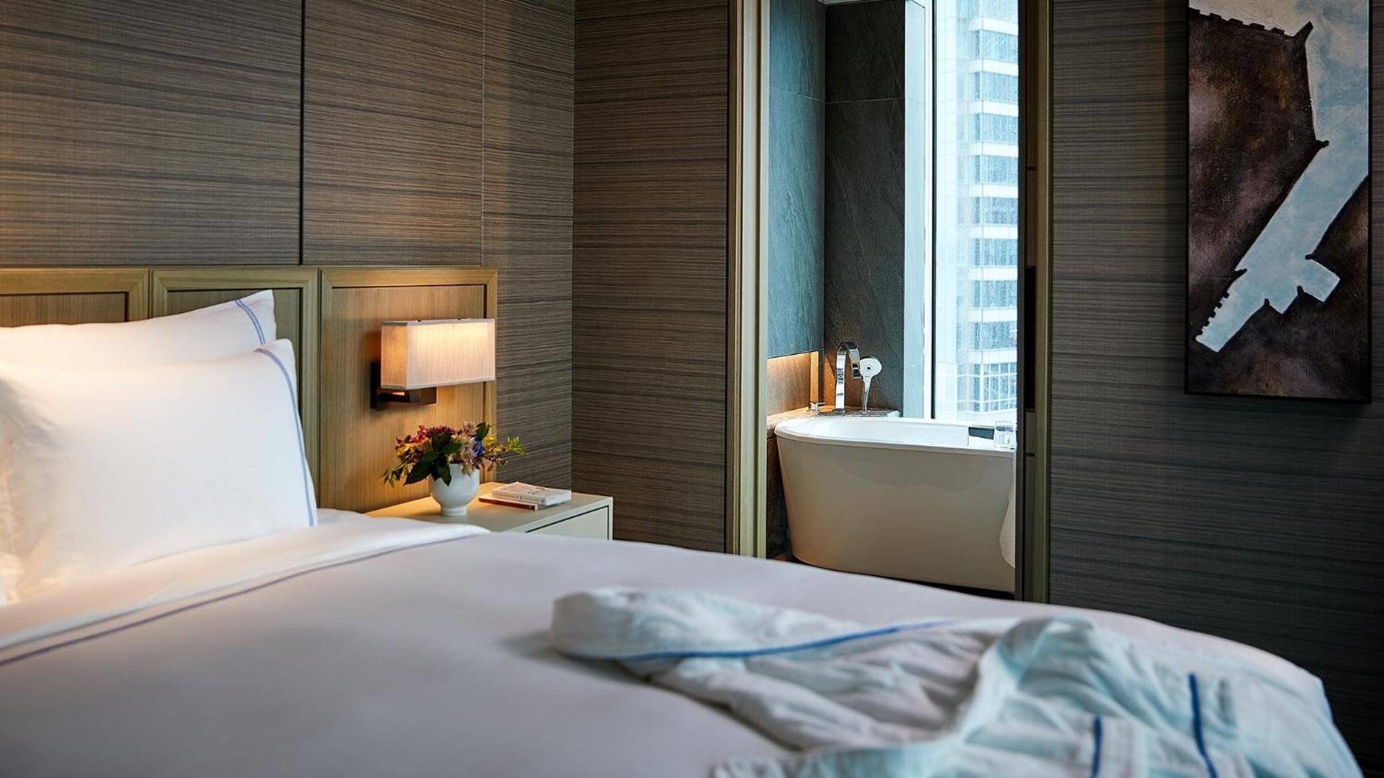 Premier Double Room with City View - Photo 2