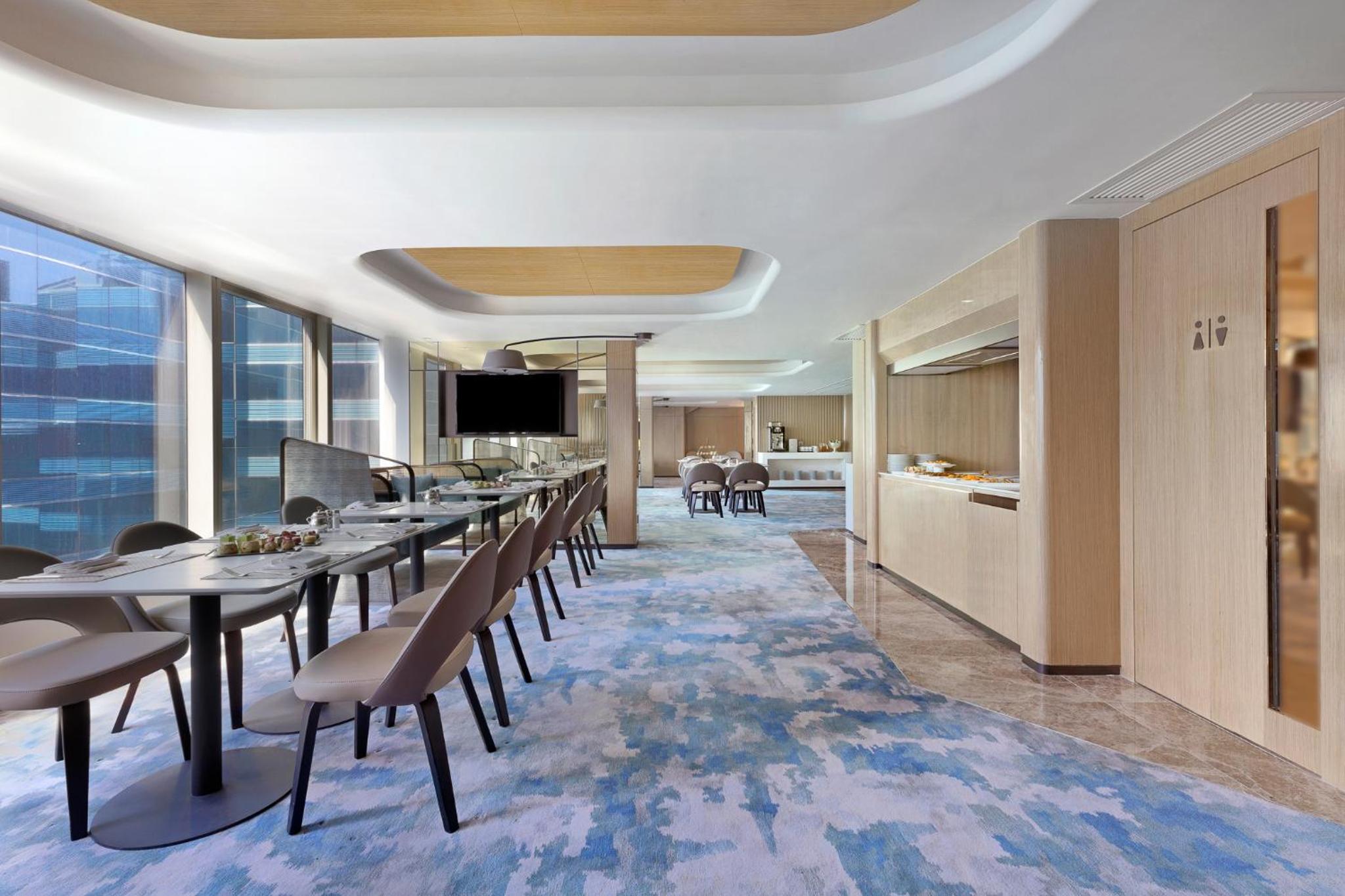 Harbor Club Courtview Room with Club Access
