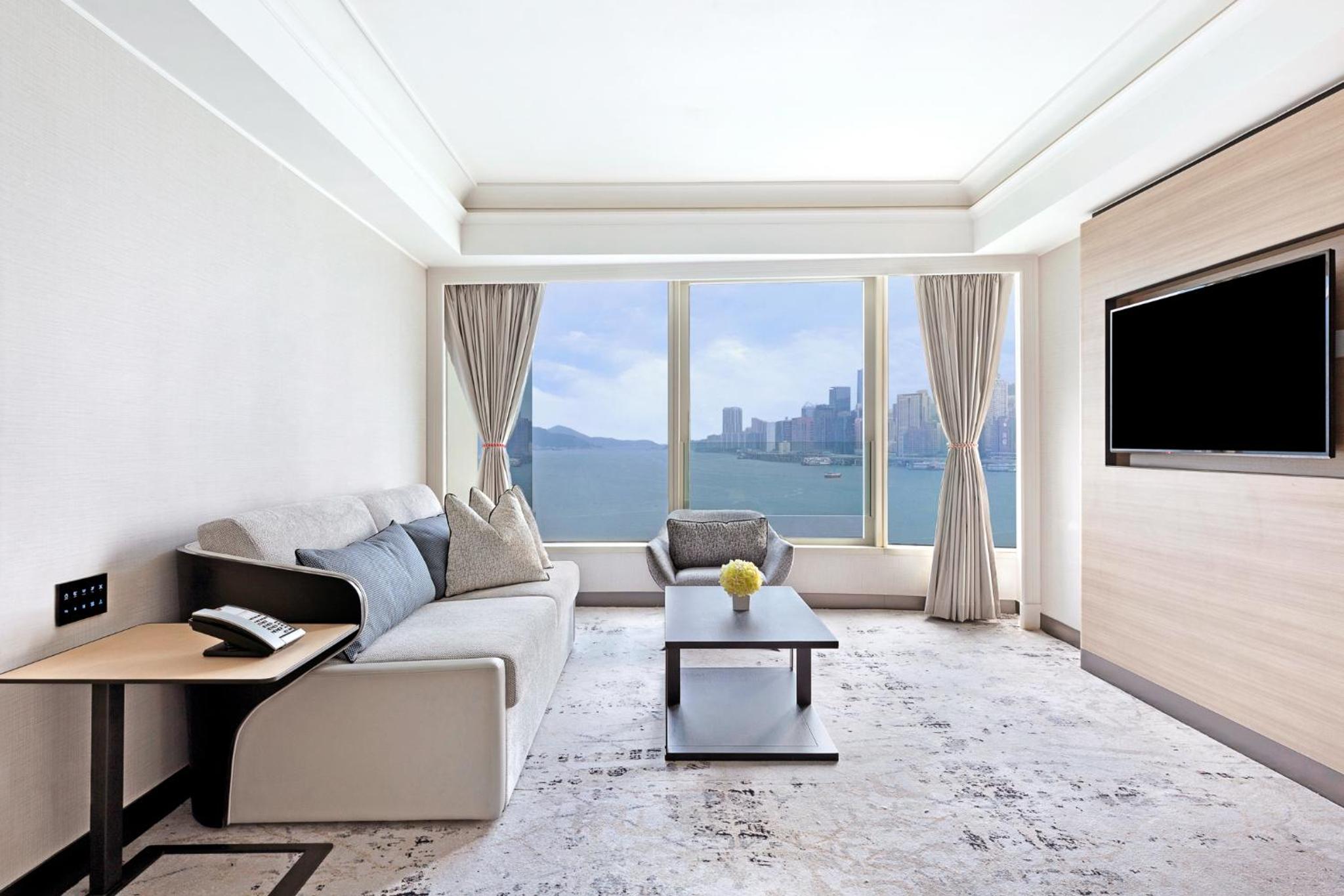 Deluxe Harbourview Suite thumbnail 6