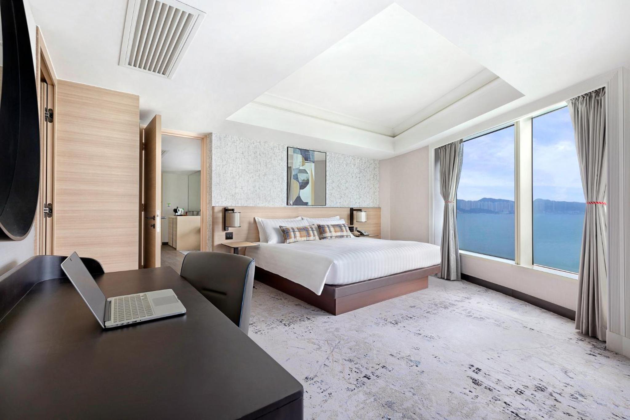 Deluxe Harbourview Suite