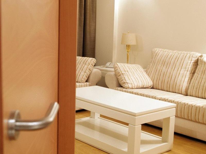 Suite - Photo 11