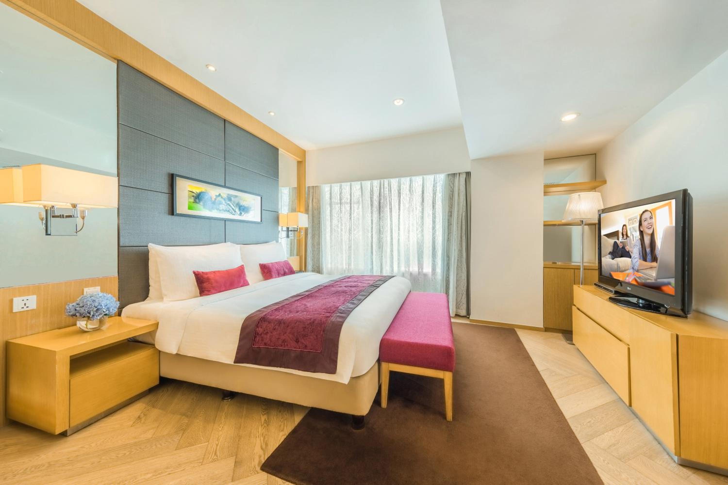 One-Bedroom Premier - Photo 3