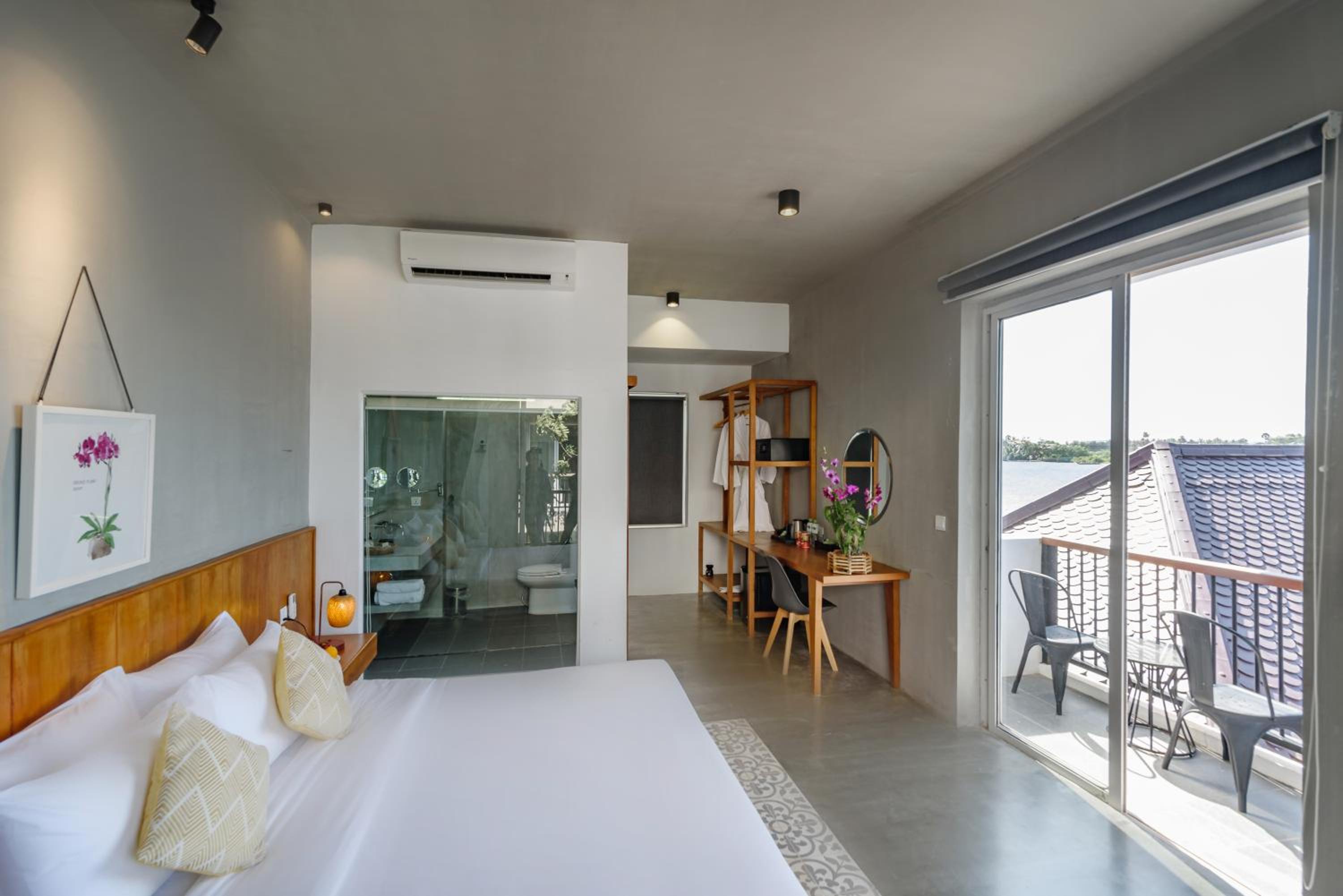 Deluxe Double Room with Sea View - Photo 4