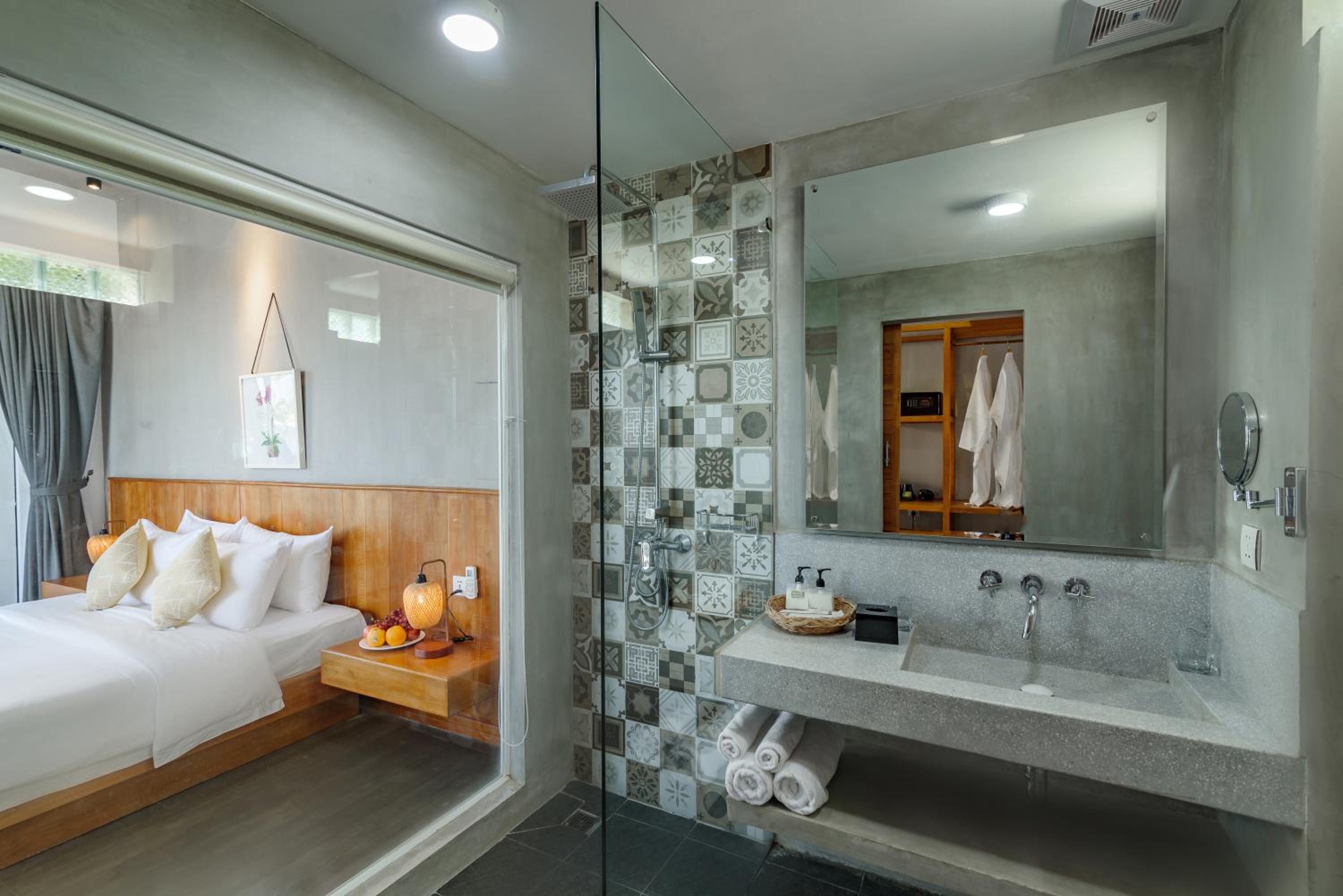 Deluxe Double Room with Sea View - Photo 8