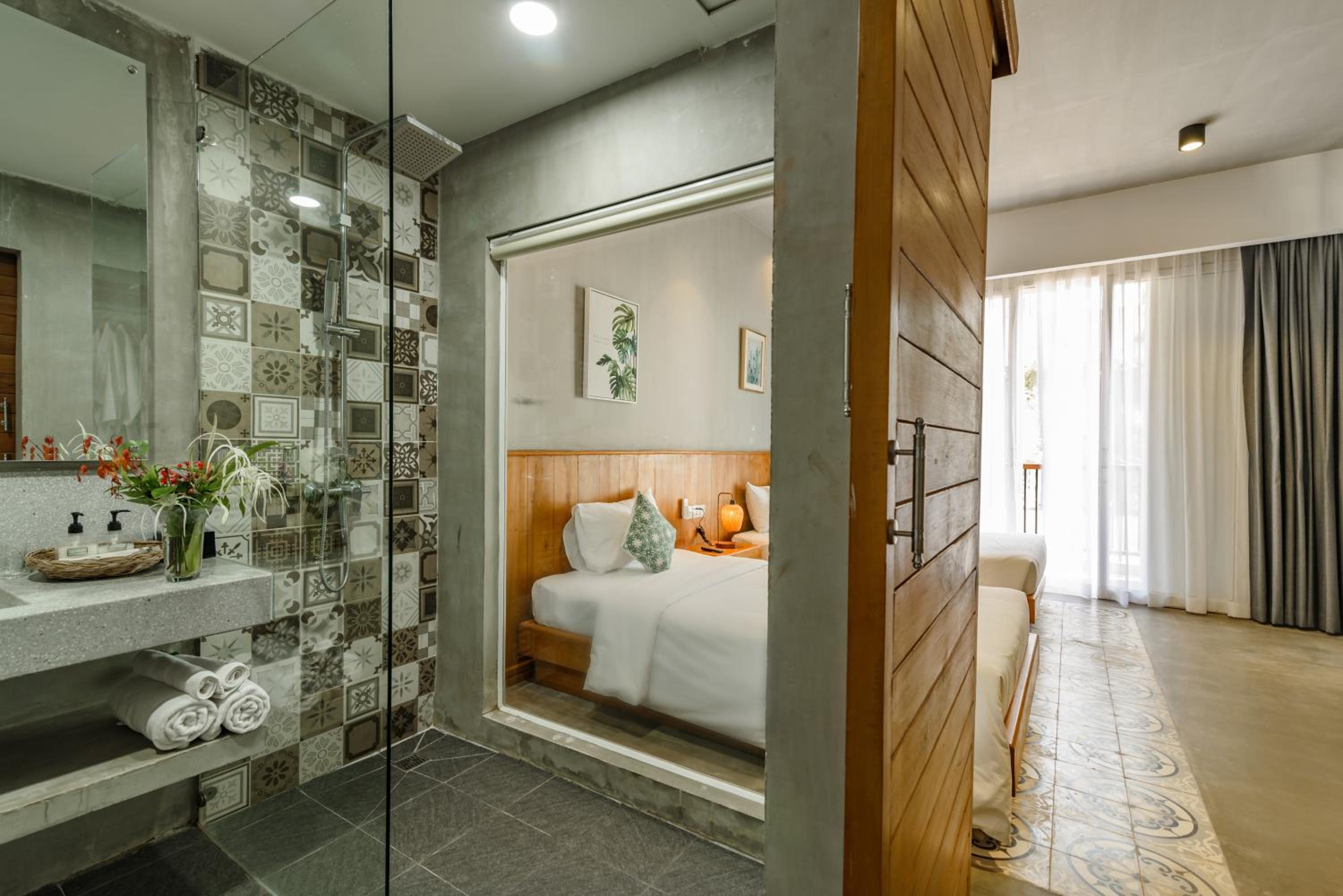 Deluxe Twin Room with Sea View - Photo 6