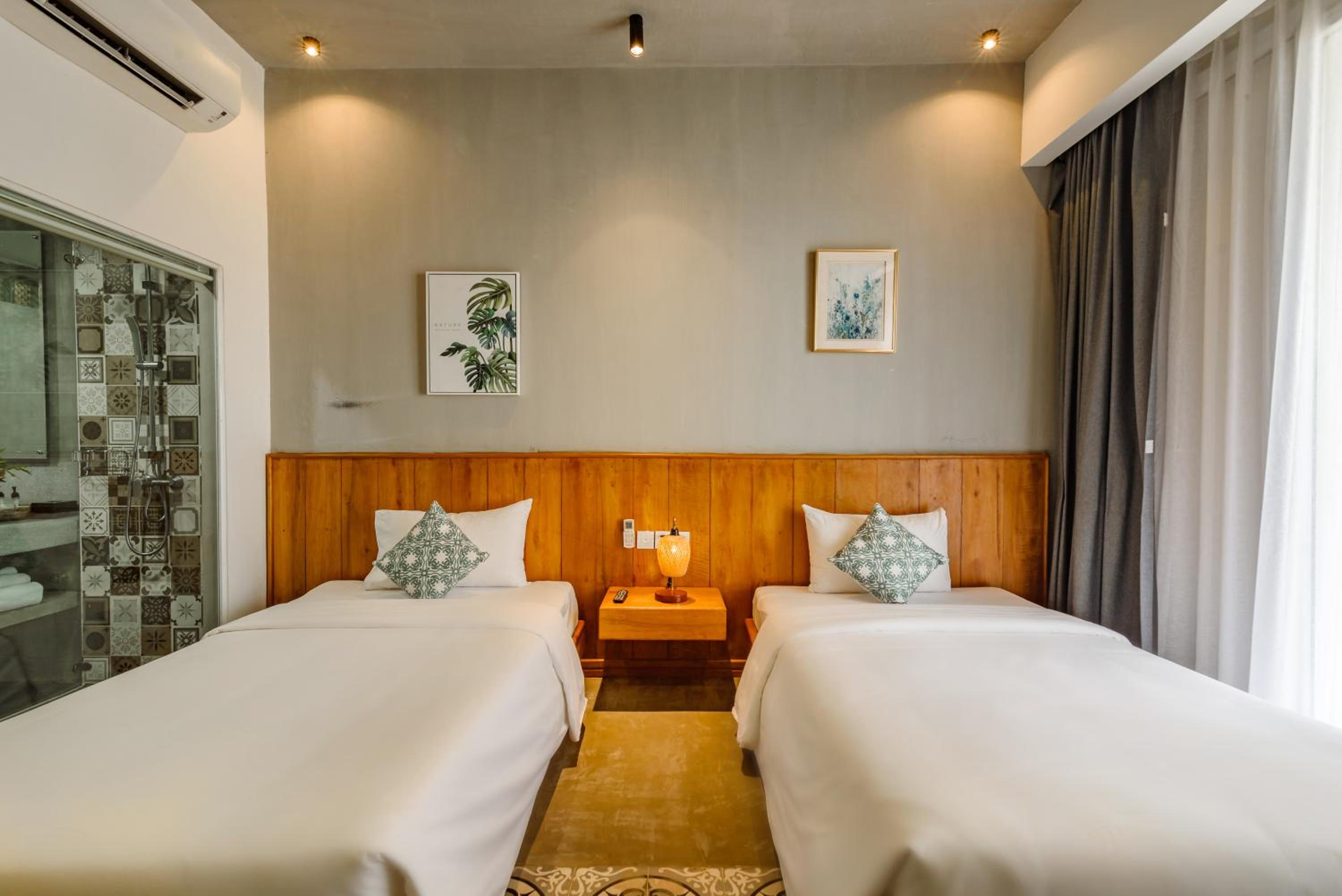 Deluxe Twin Room with Sea View - Photo 3