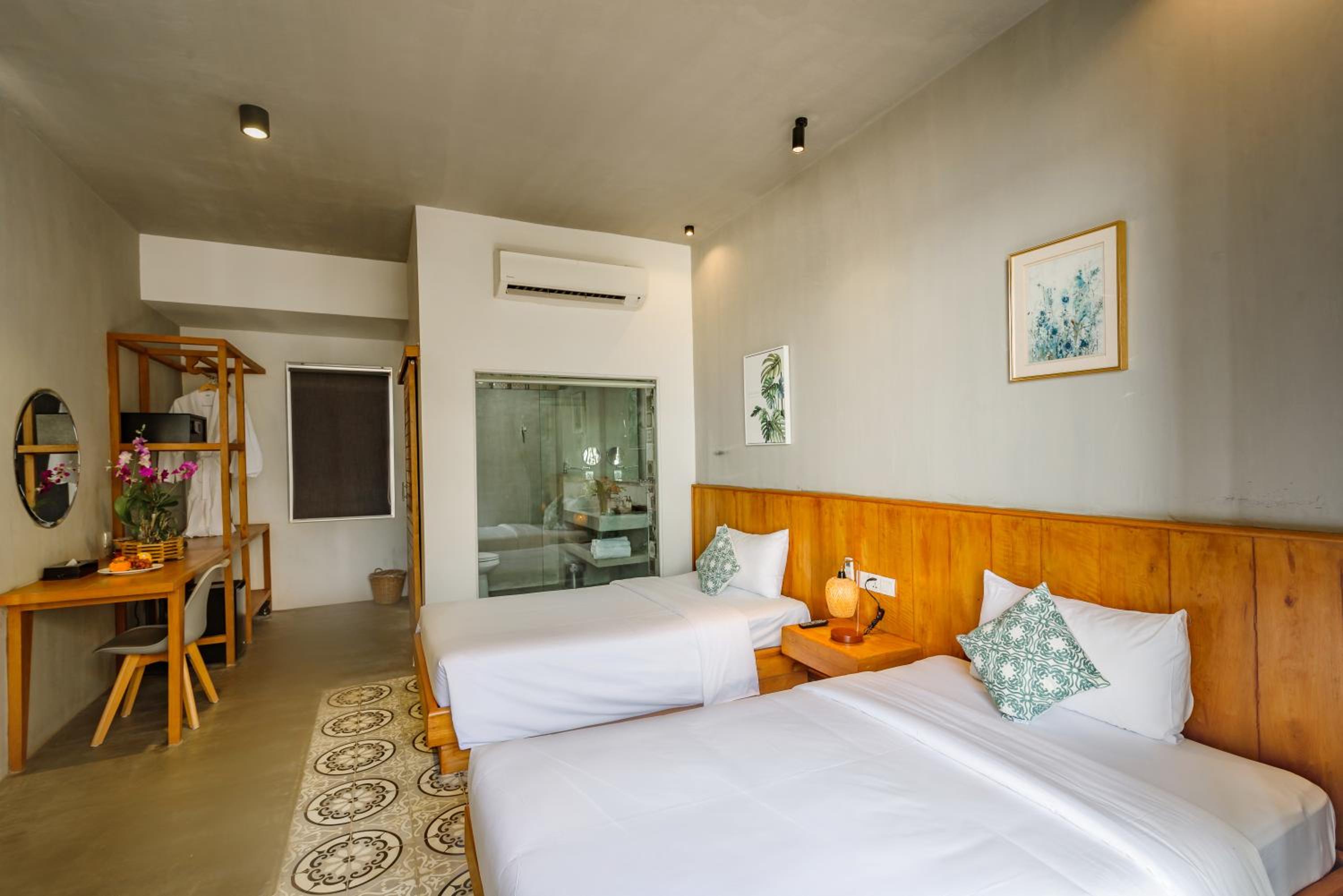 Deluxe Twin Room with Sea View - Photo 5