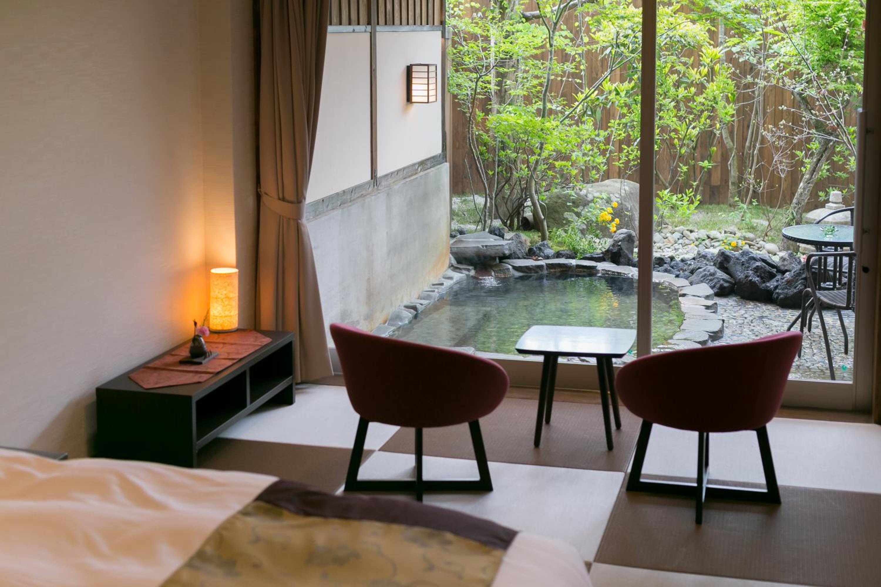 Family Room with Open-Air Bath photo 2