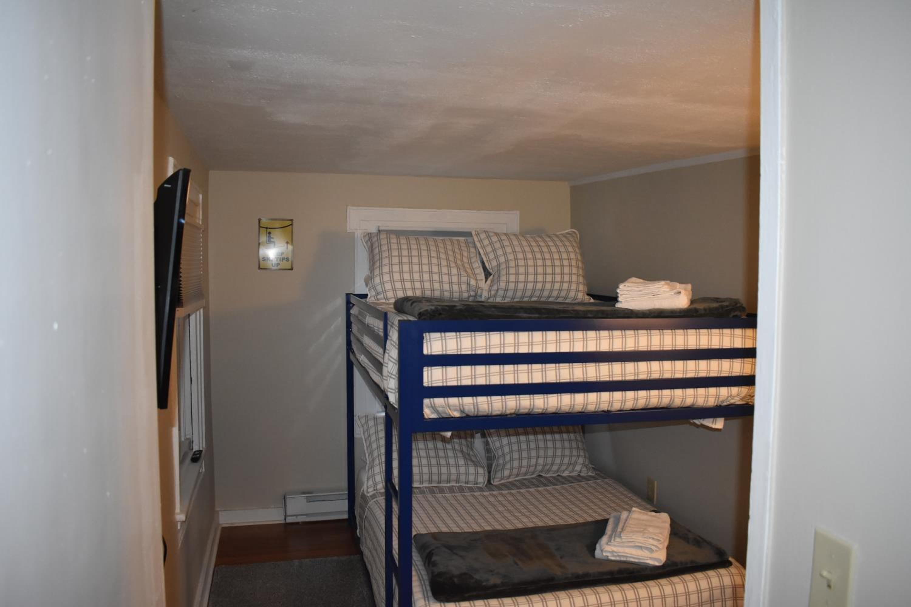 Three-Bedroom House - Photo 23
