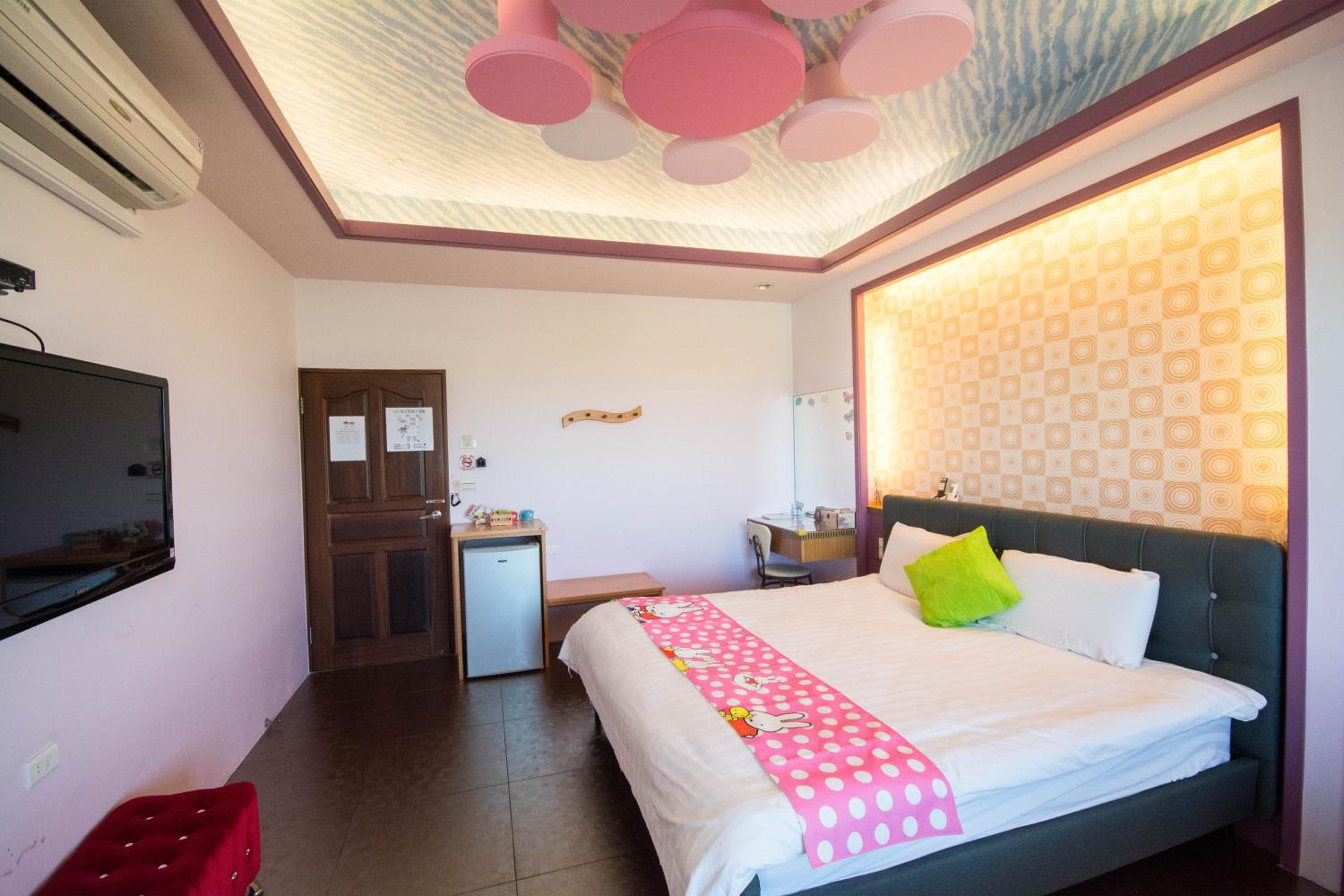 Queen Room with Balcony photo 1