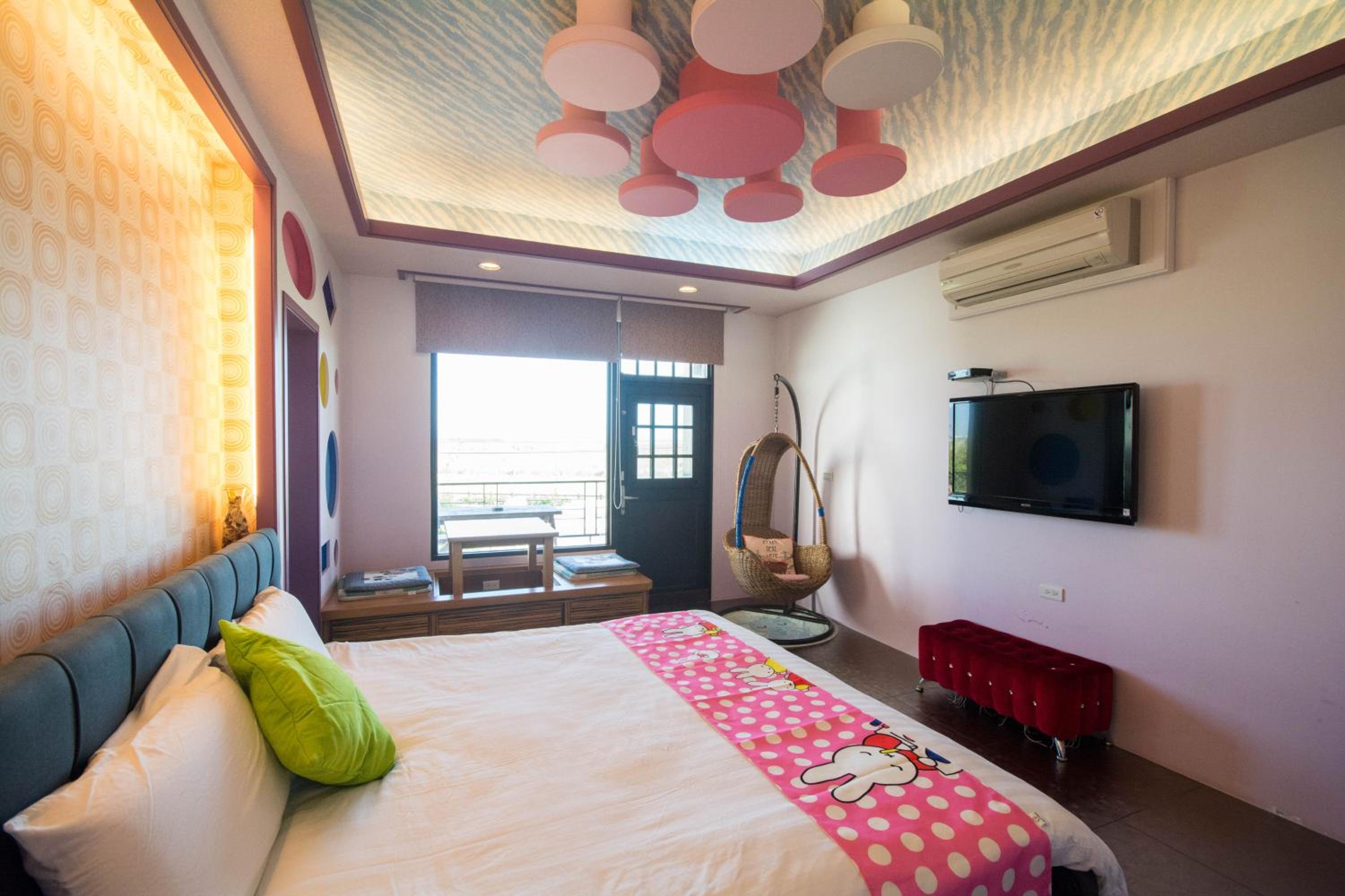 Queen Room with Balcony photo 2