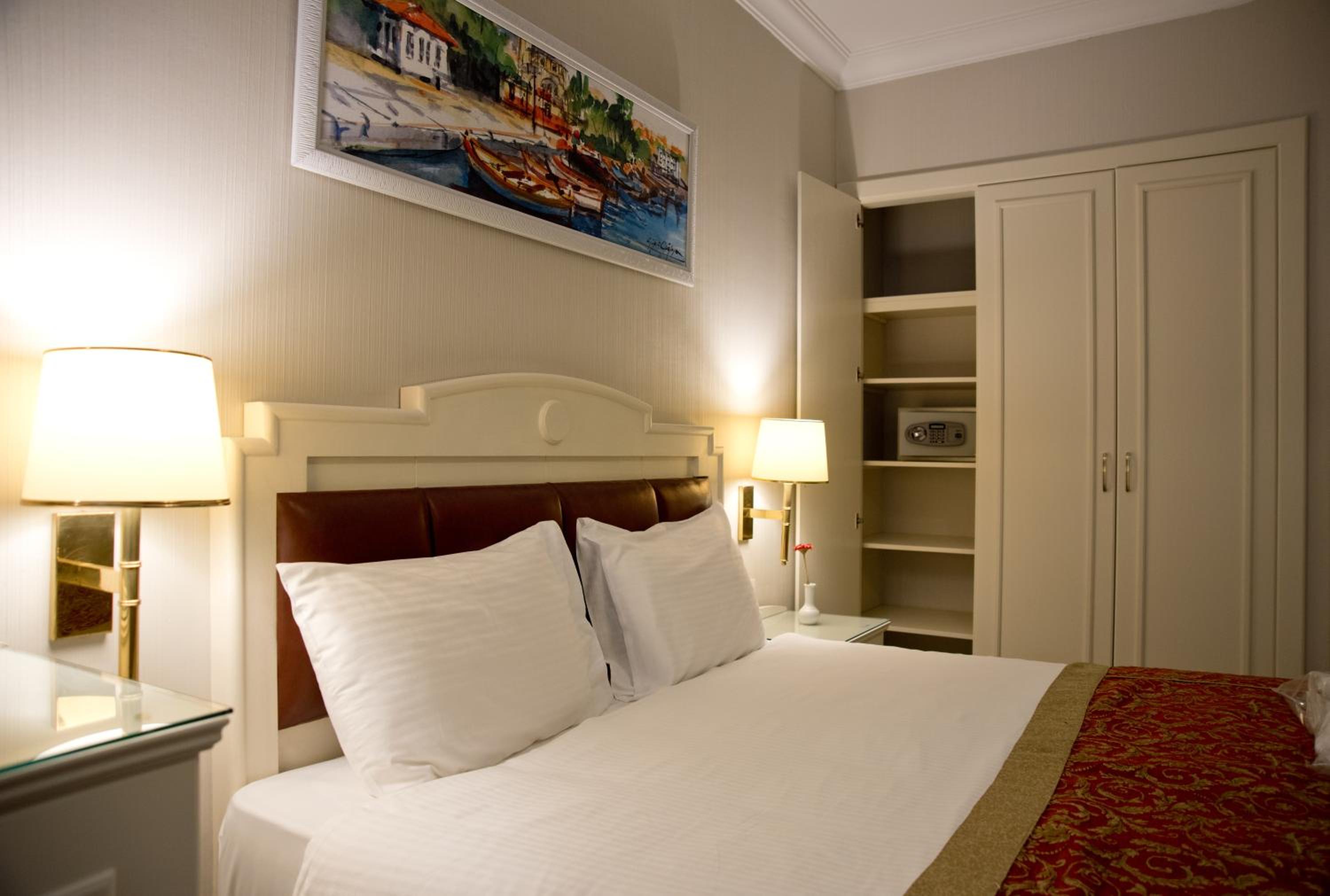 Standard Double or Twin Room photo 2