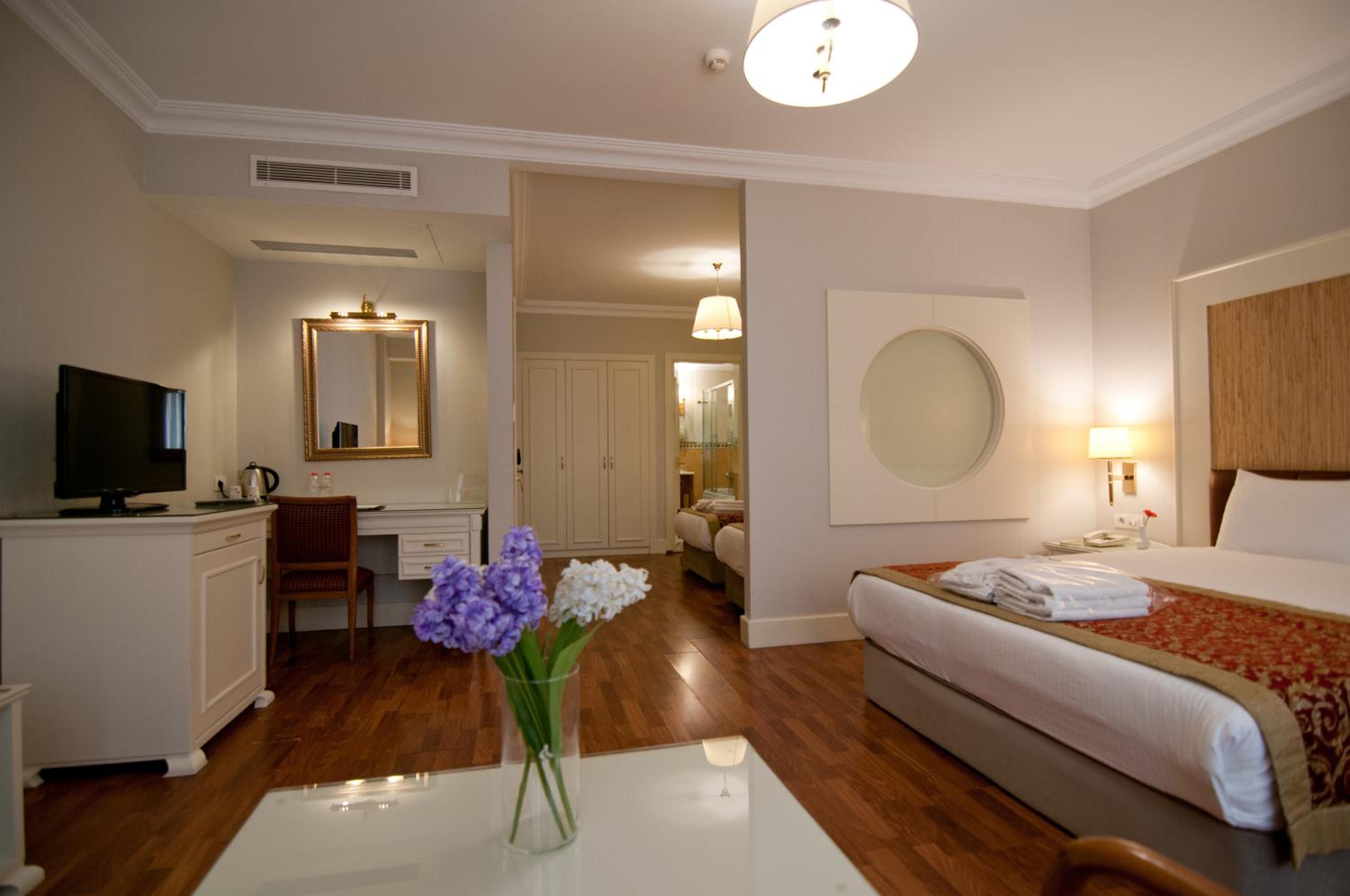 Deluxe Family Room photo 1