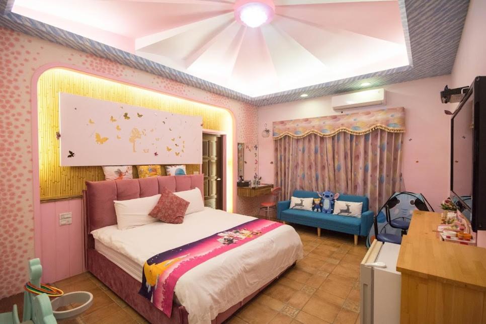 Deluxe Double Room (2 Adults + 1 Child) photo 2