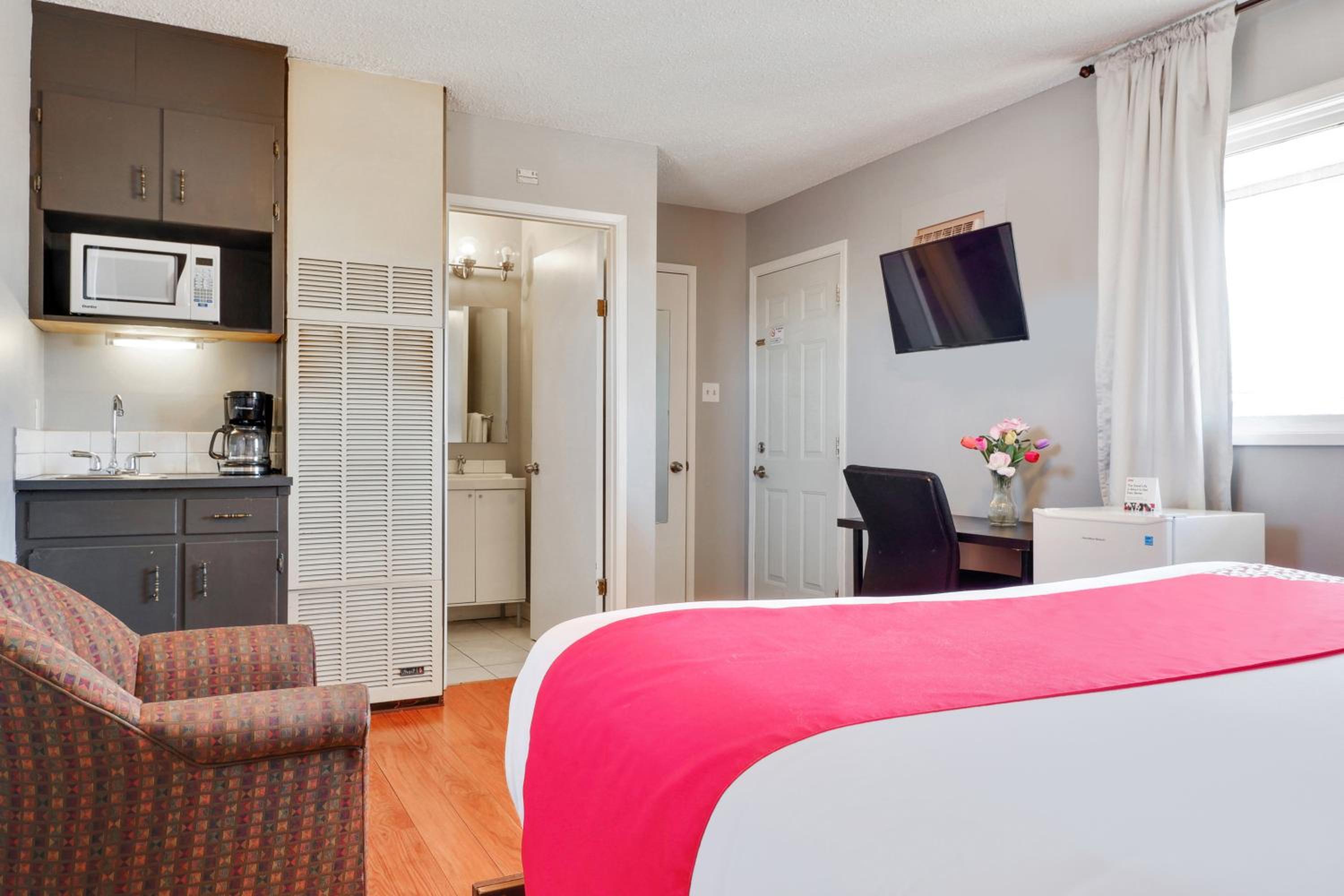 Queen Room - Photo 8