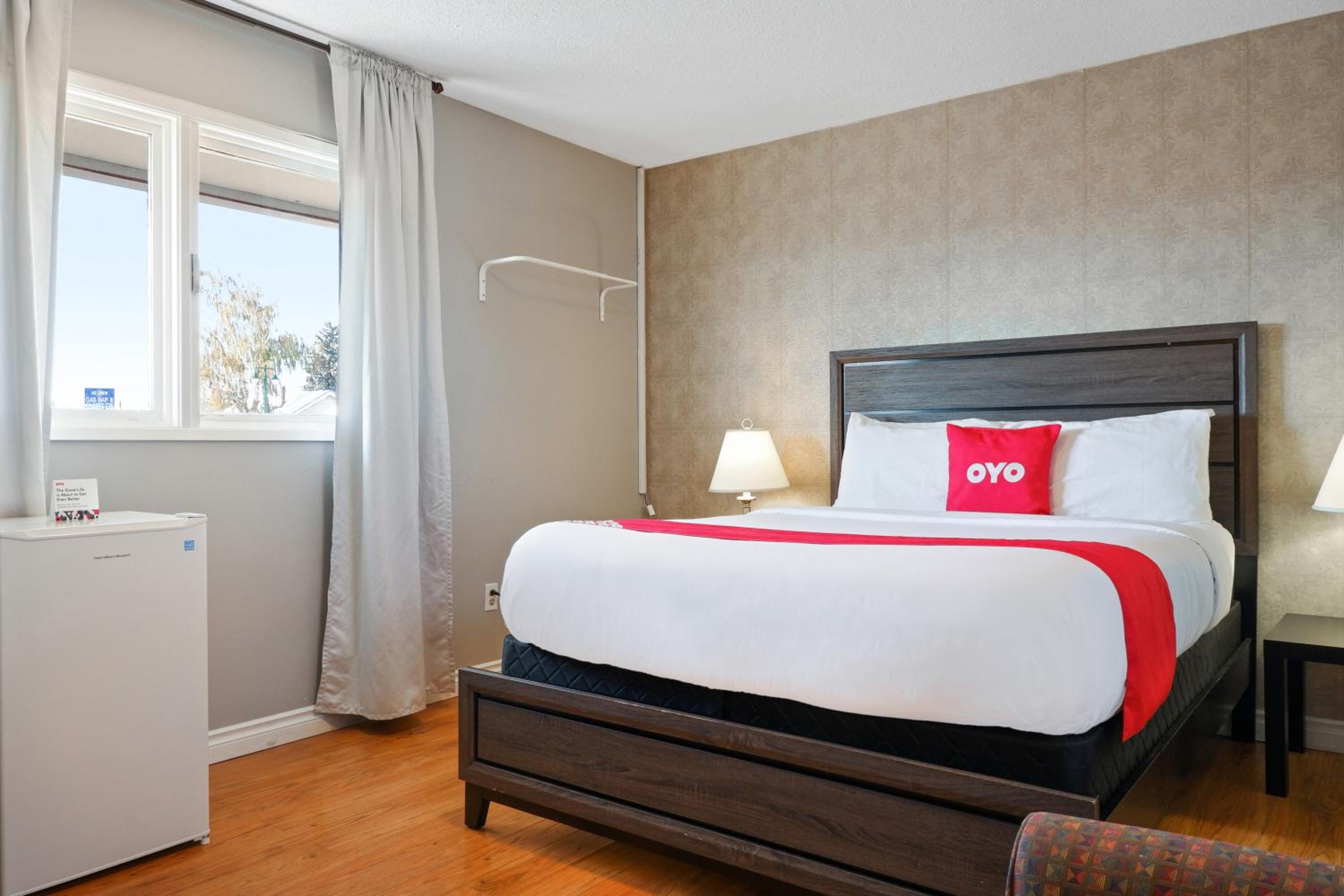 Queen Room - Photo 7