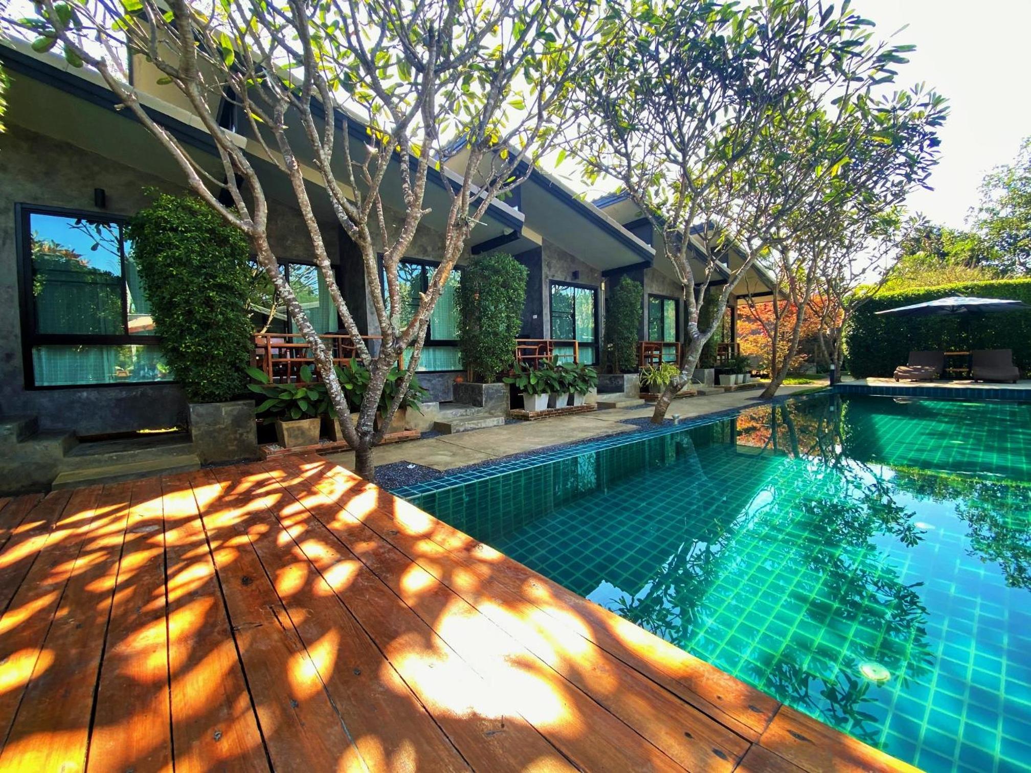 Deluxe Double Room with Pool View photo 2