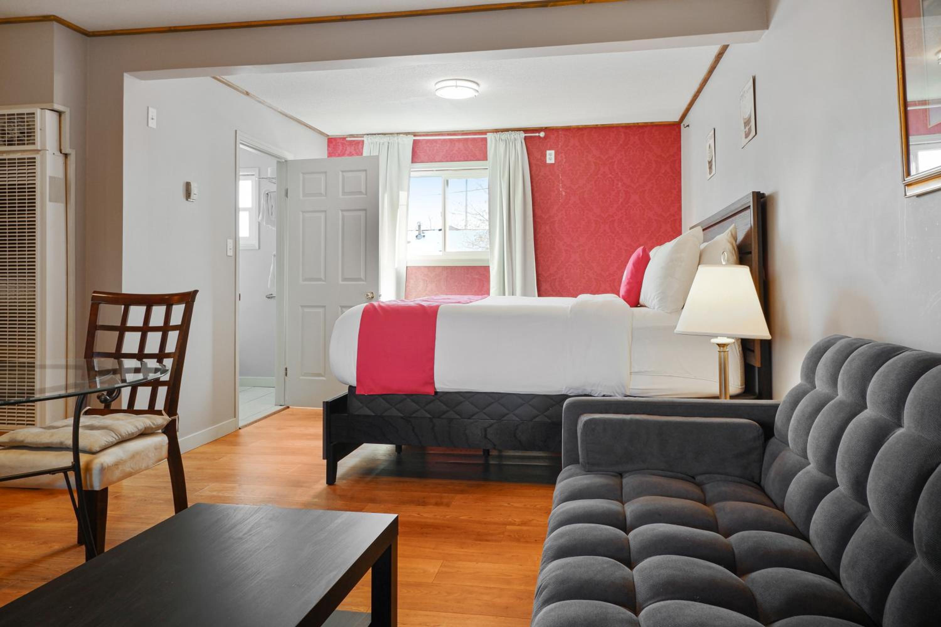 Superior King Room - Photo 1