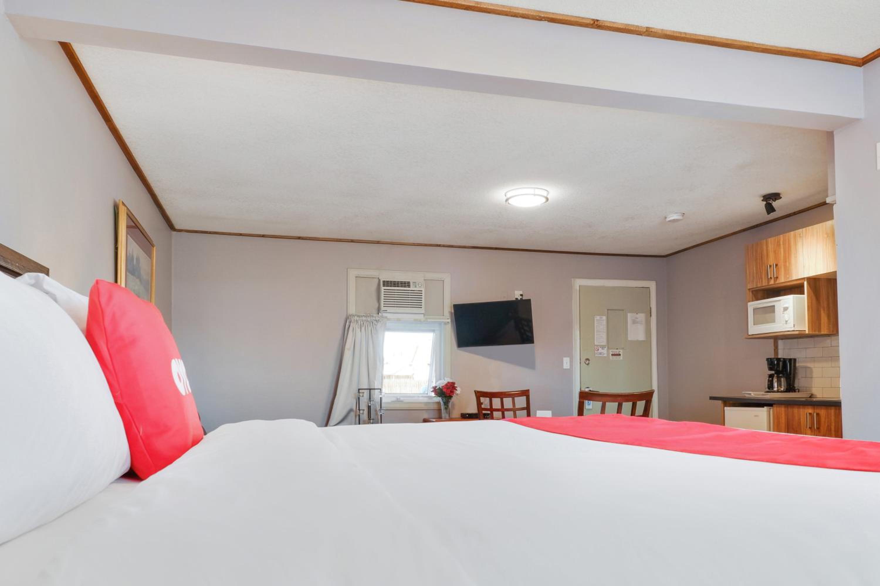 Superior King Room - Photo 8