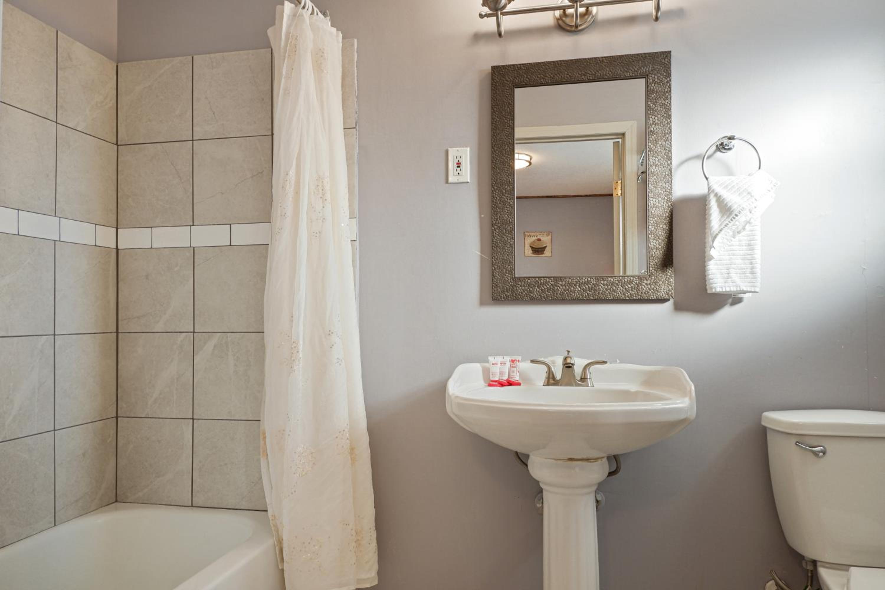 Superior King Room - Photo 10
