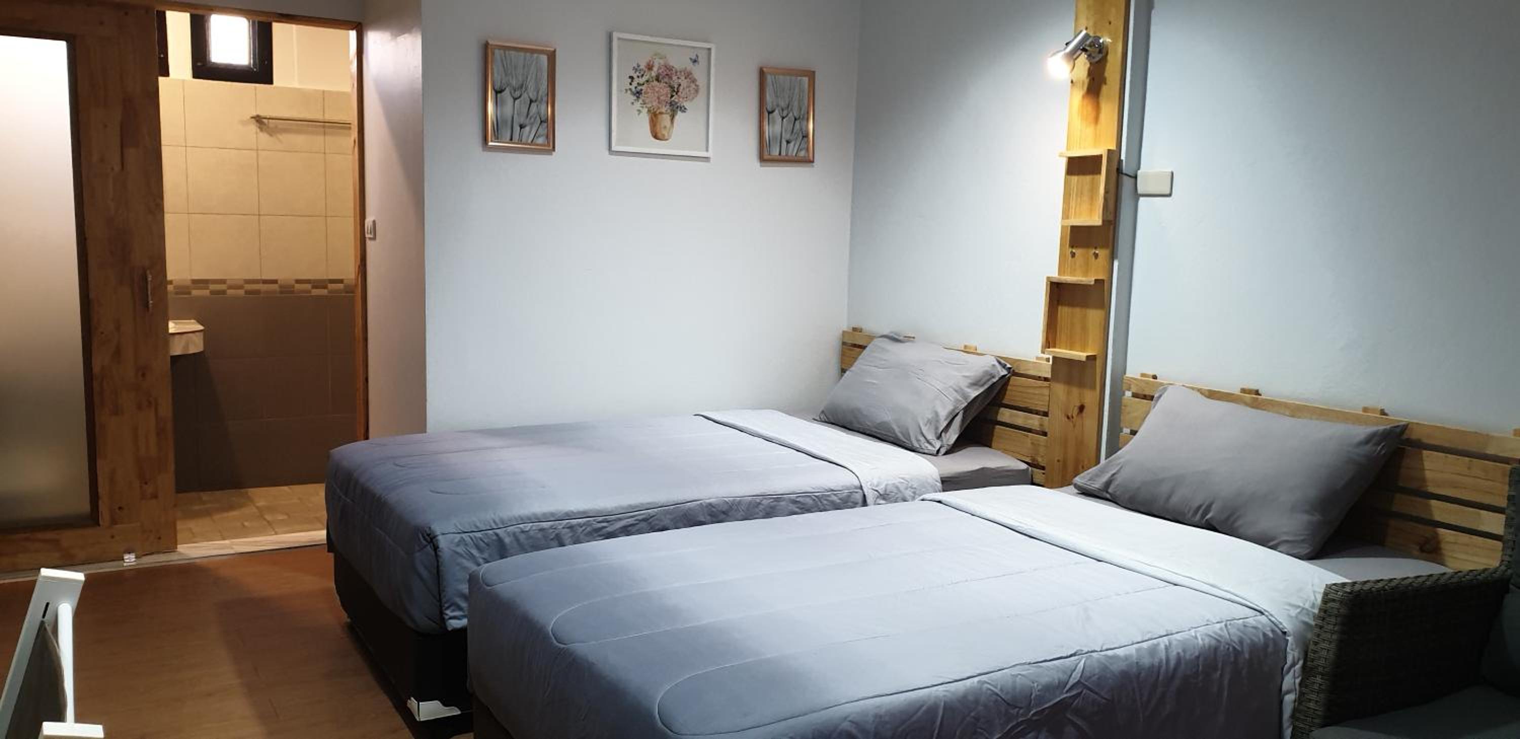 Twin Room with Private Bathroom