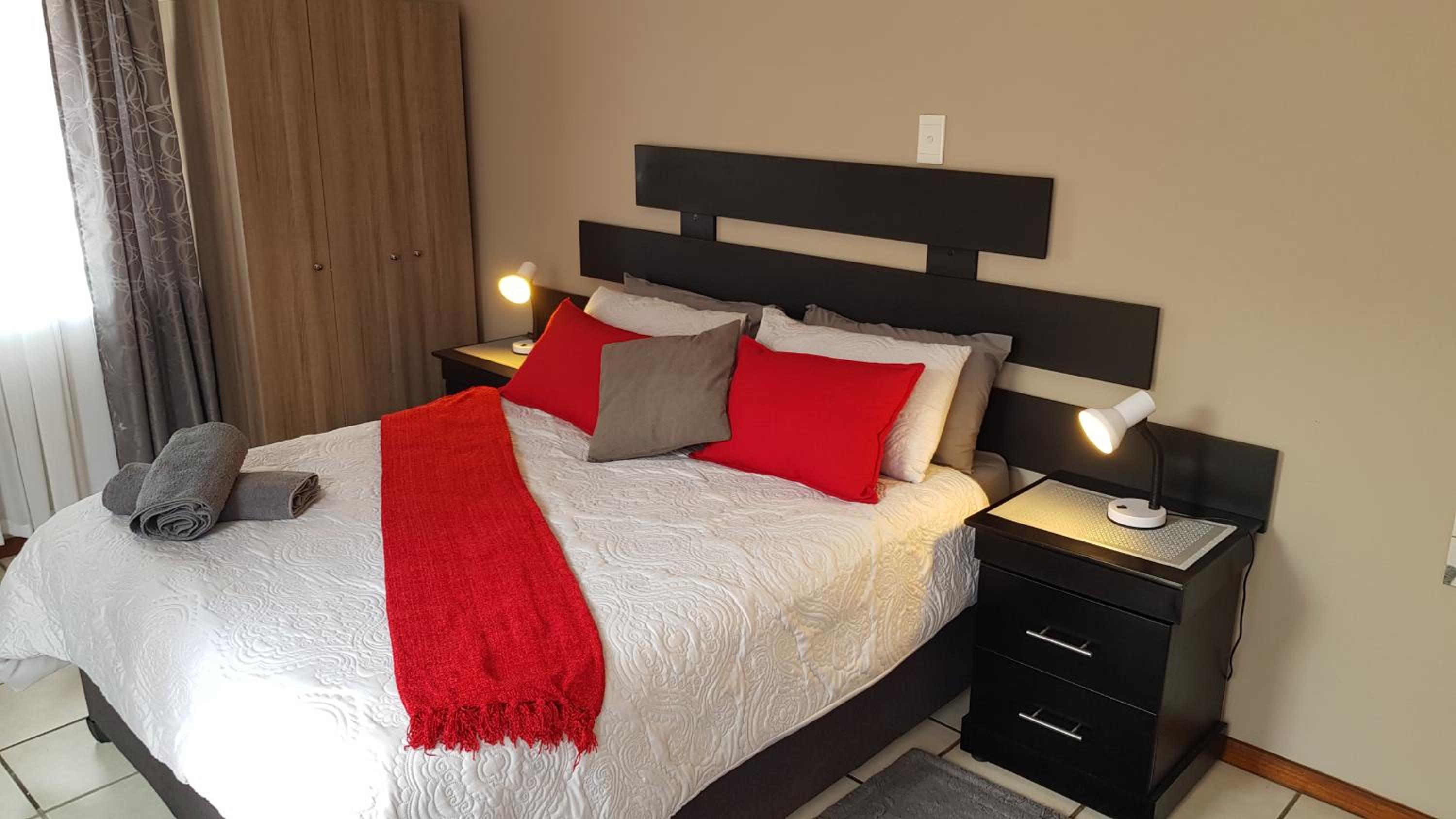 One-Bedroom Apartment - Photo 1
