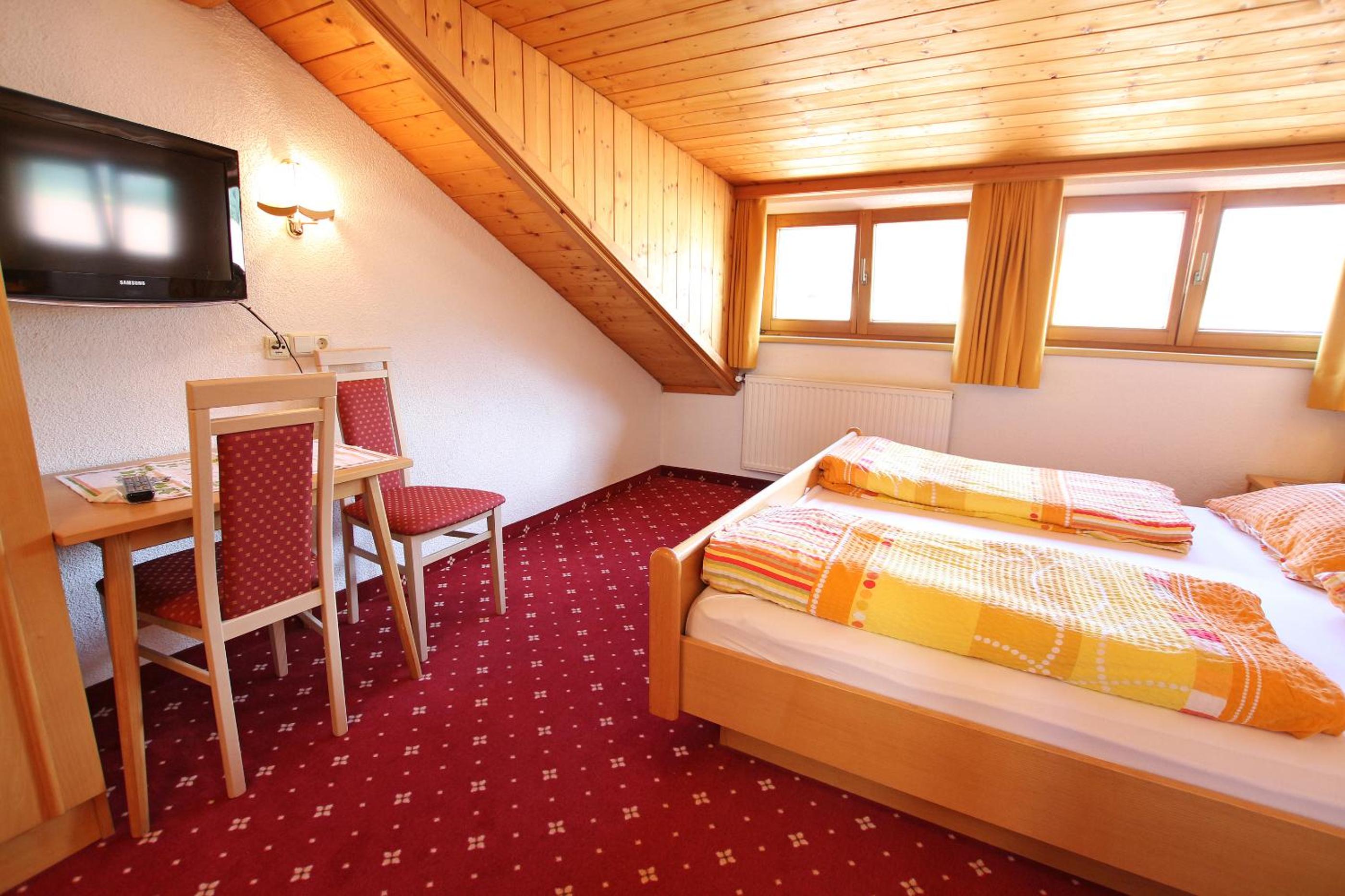 Double Room With Extra Bed photo 1