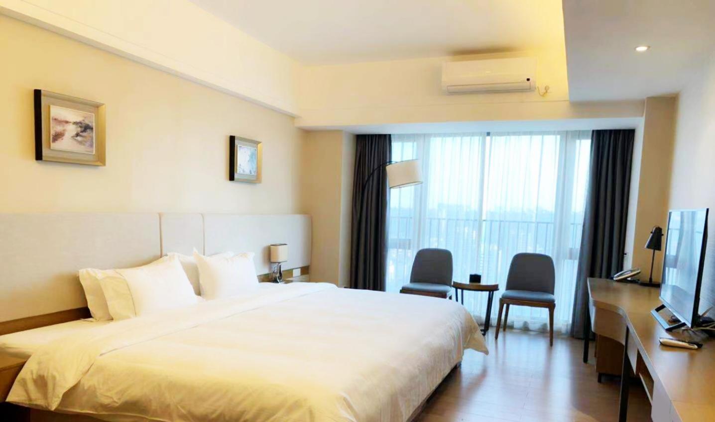Standard King Room photo 1