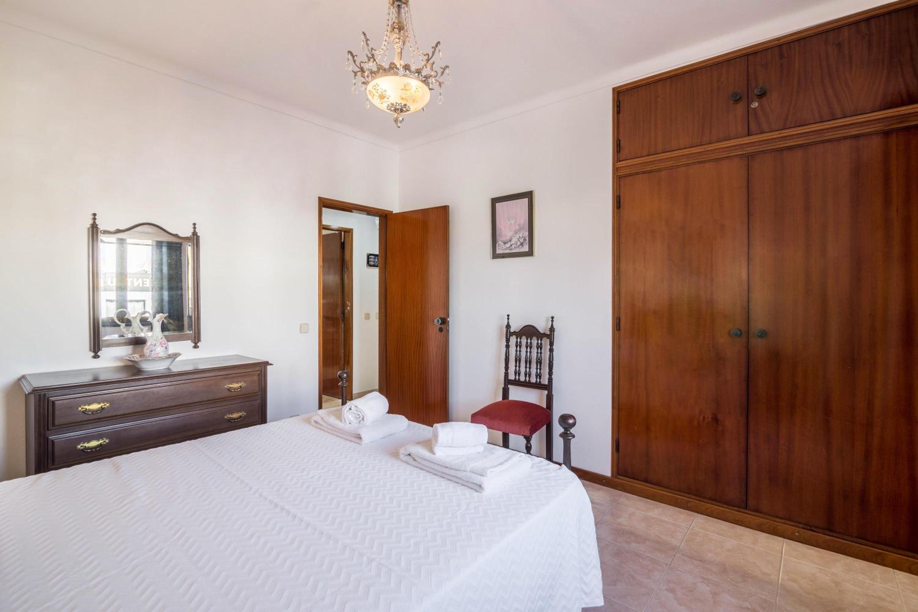 Three-Bedroom Premium Apartment with Balcony photo 2