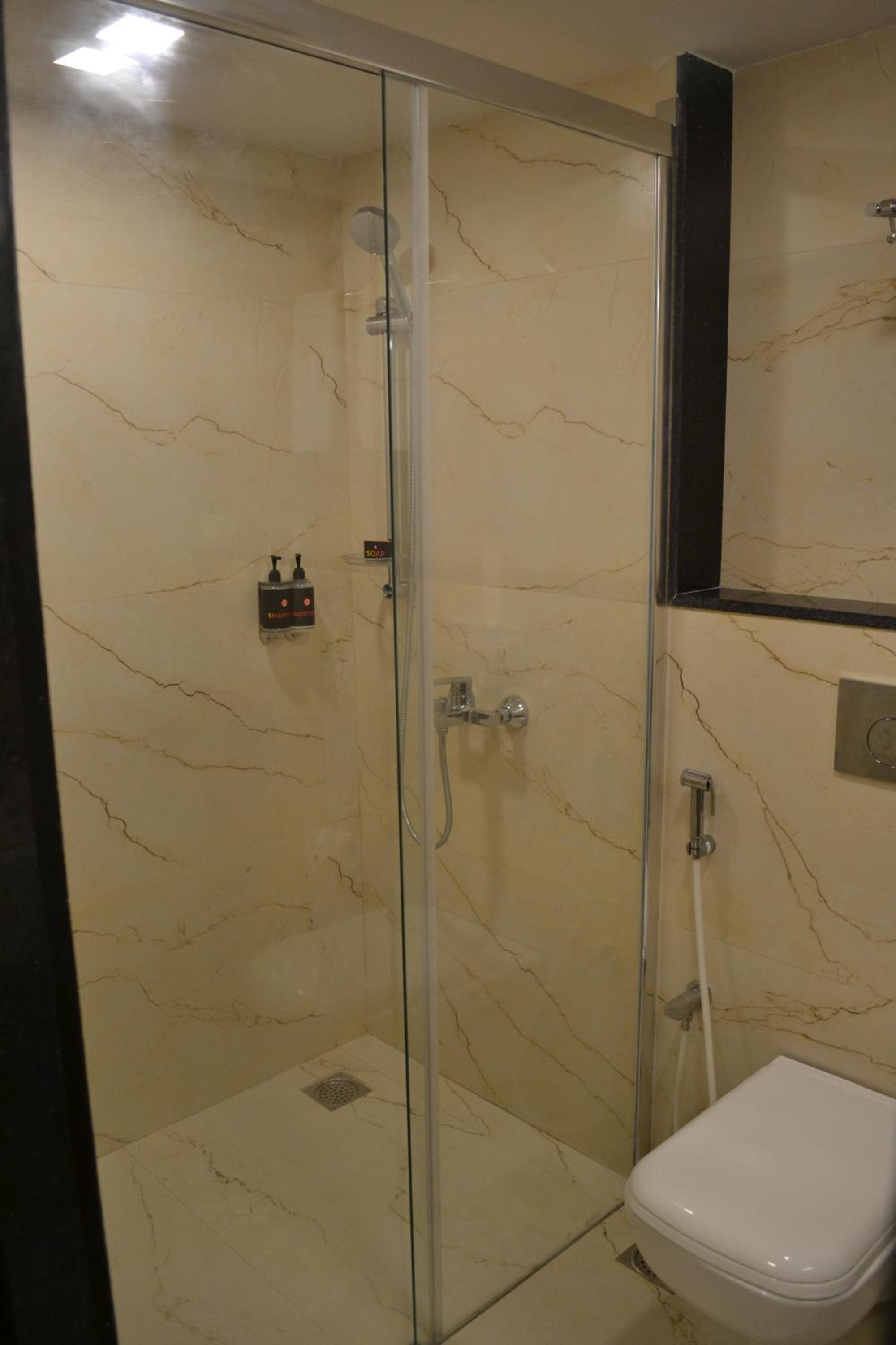 Luxe Queen Room photo 2