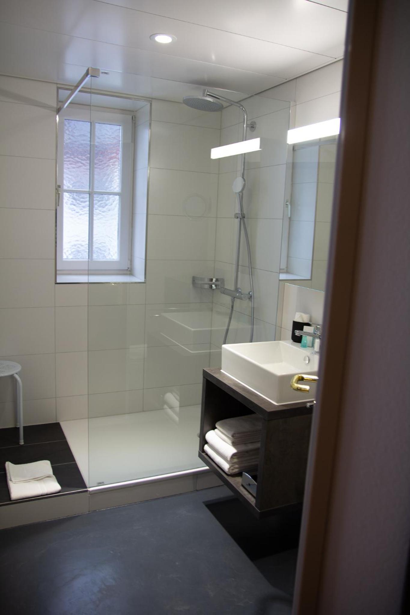 Twin Room - Photo 2