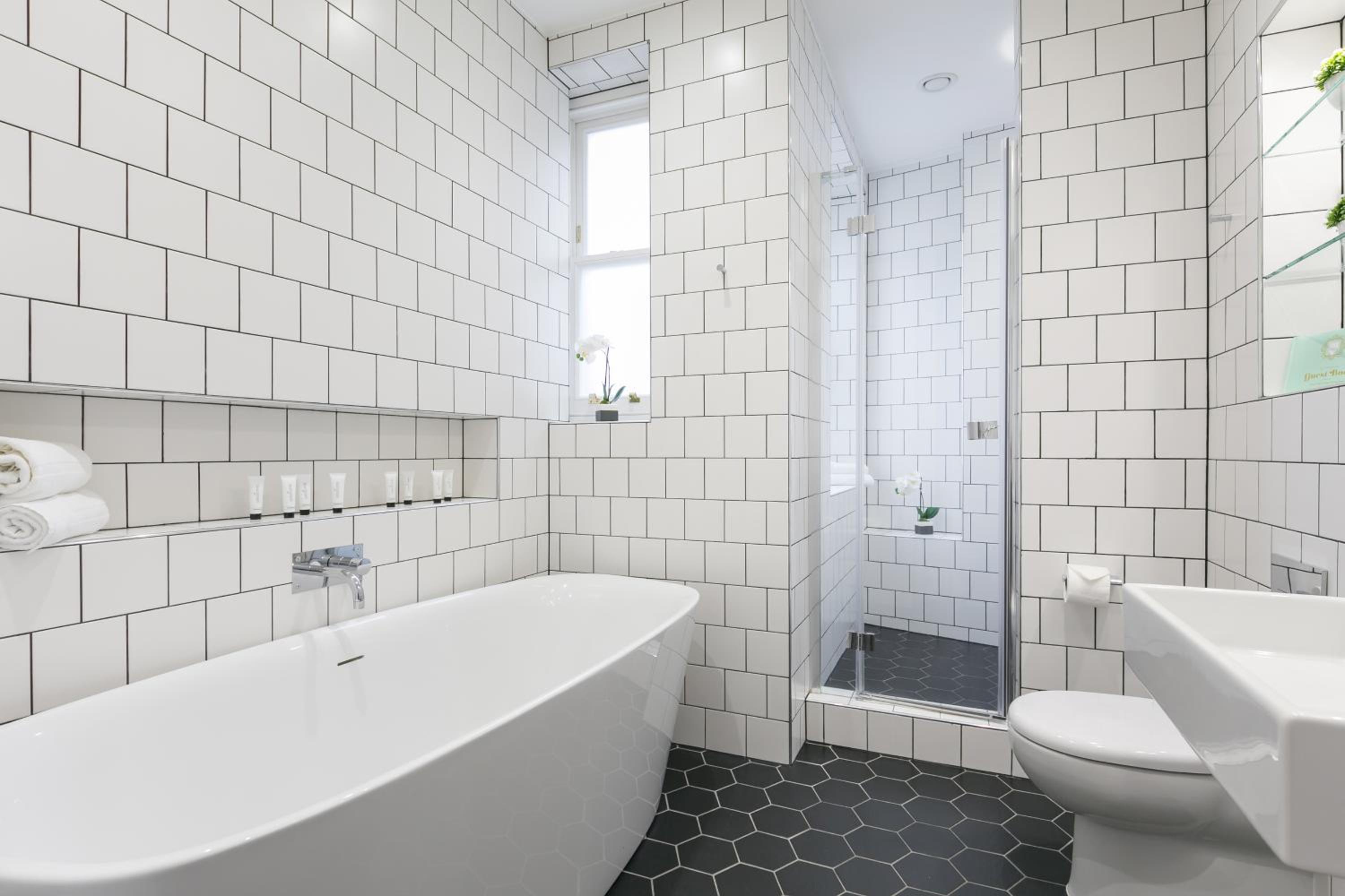 Deluxe Three-Bedroom Penthouse with Balcony photo 3