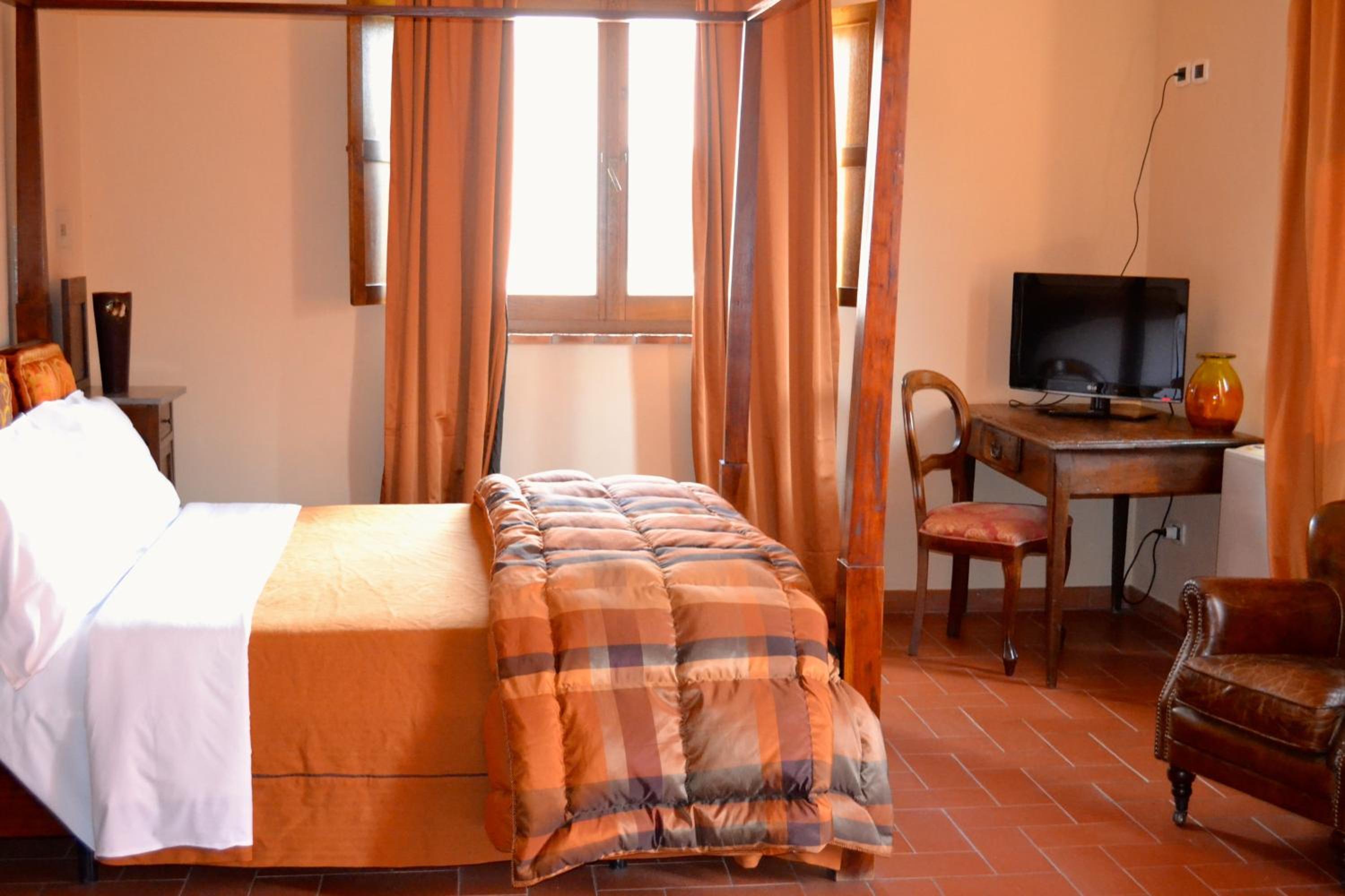 Superior Suite - Photo 10