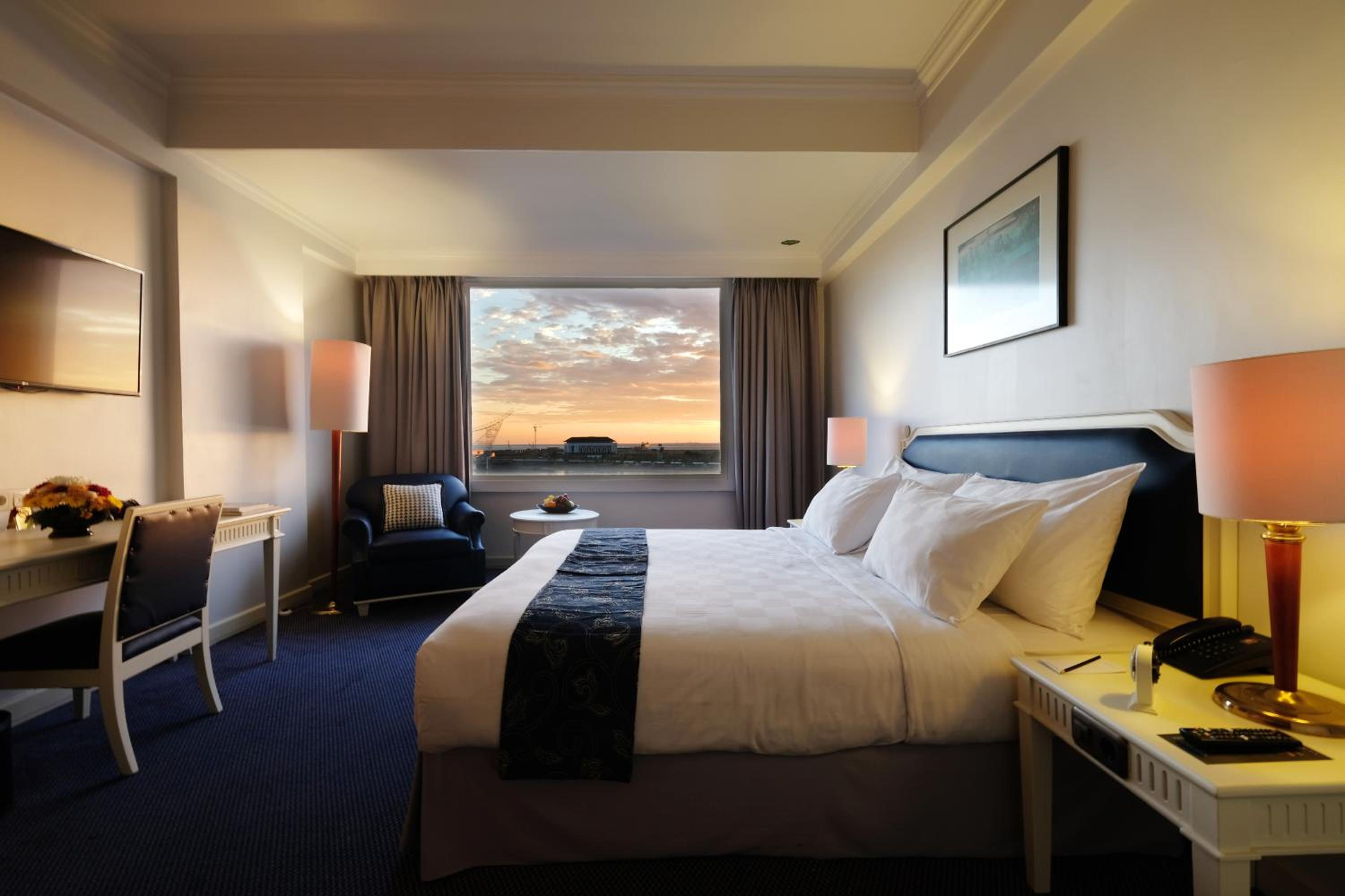 Deluxe Double or Twin Room with Sea View - Photo 1