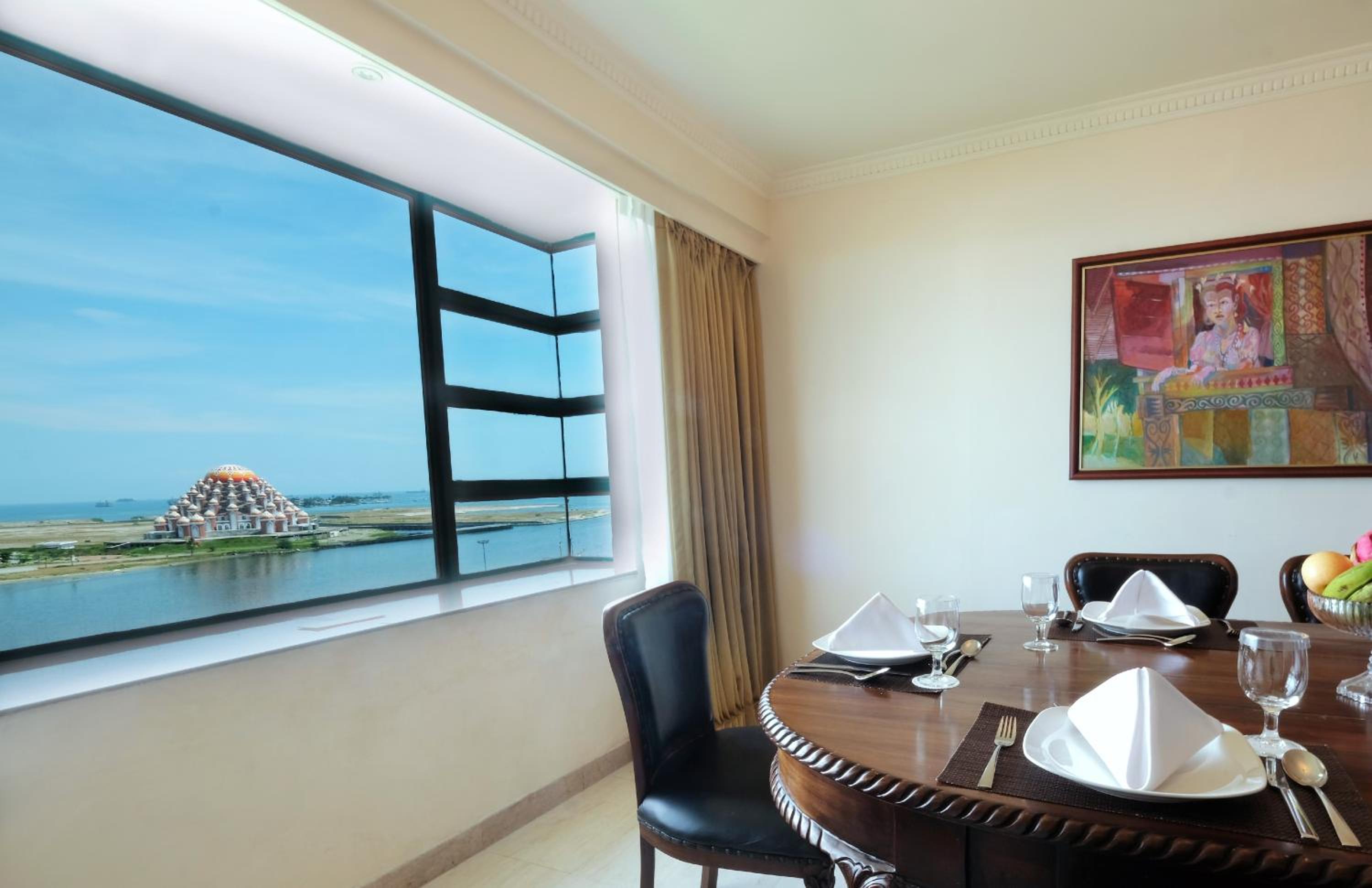 Aryaduta Suite Room - Photo 6