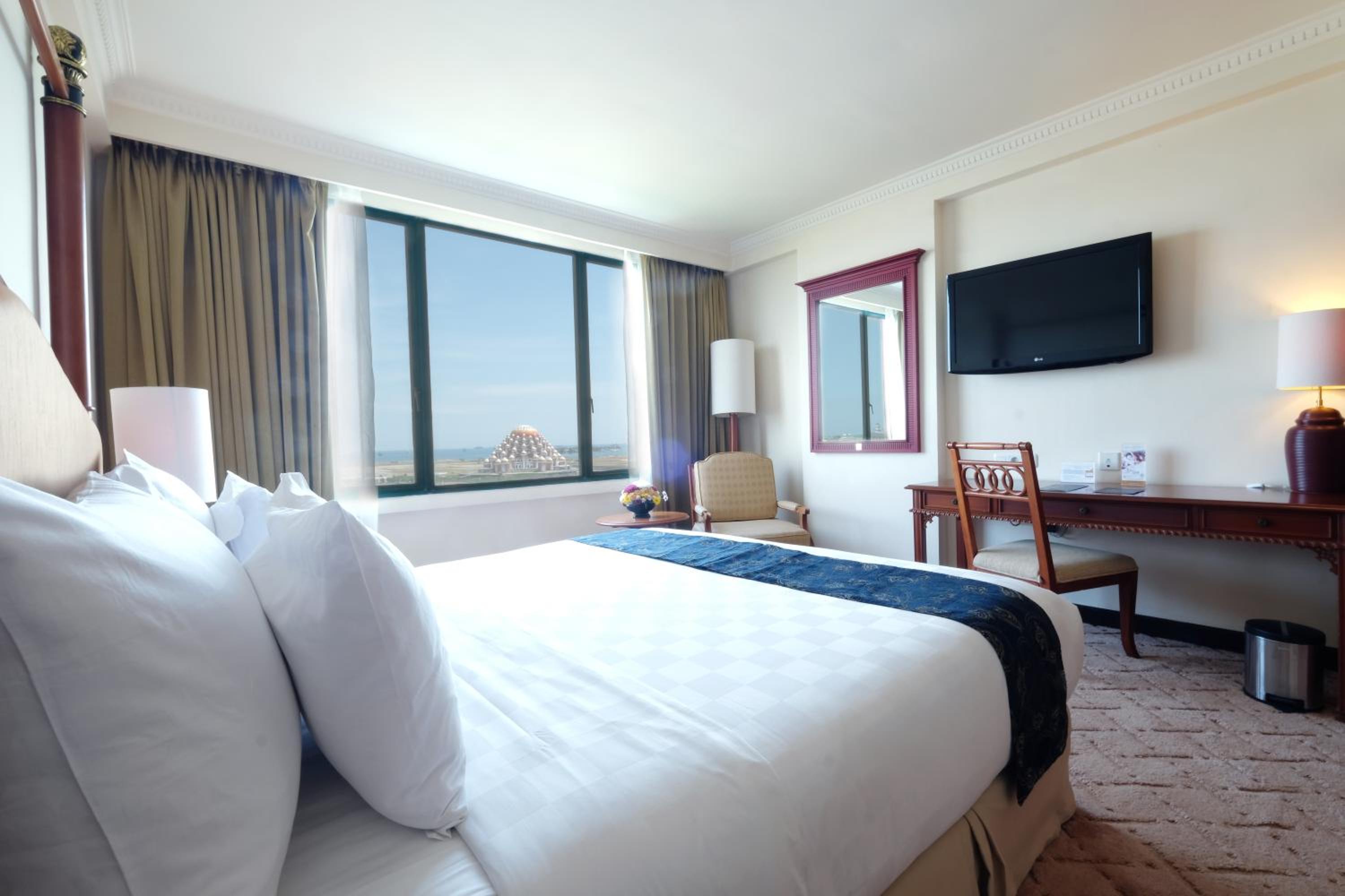 Aryaduta Suite Room - Photo 1