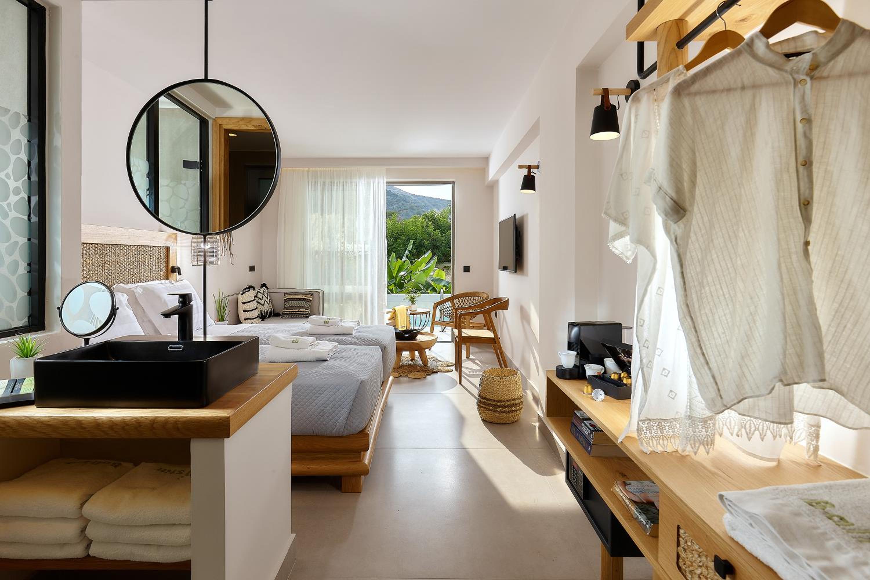 Junior Suite with Garden or Side Sea View & Sharing Pool