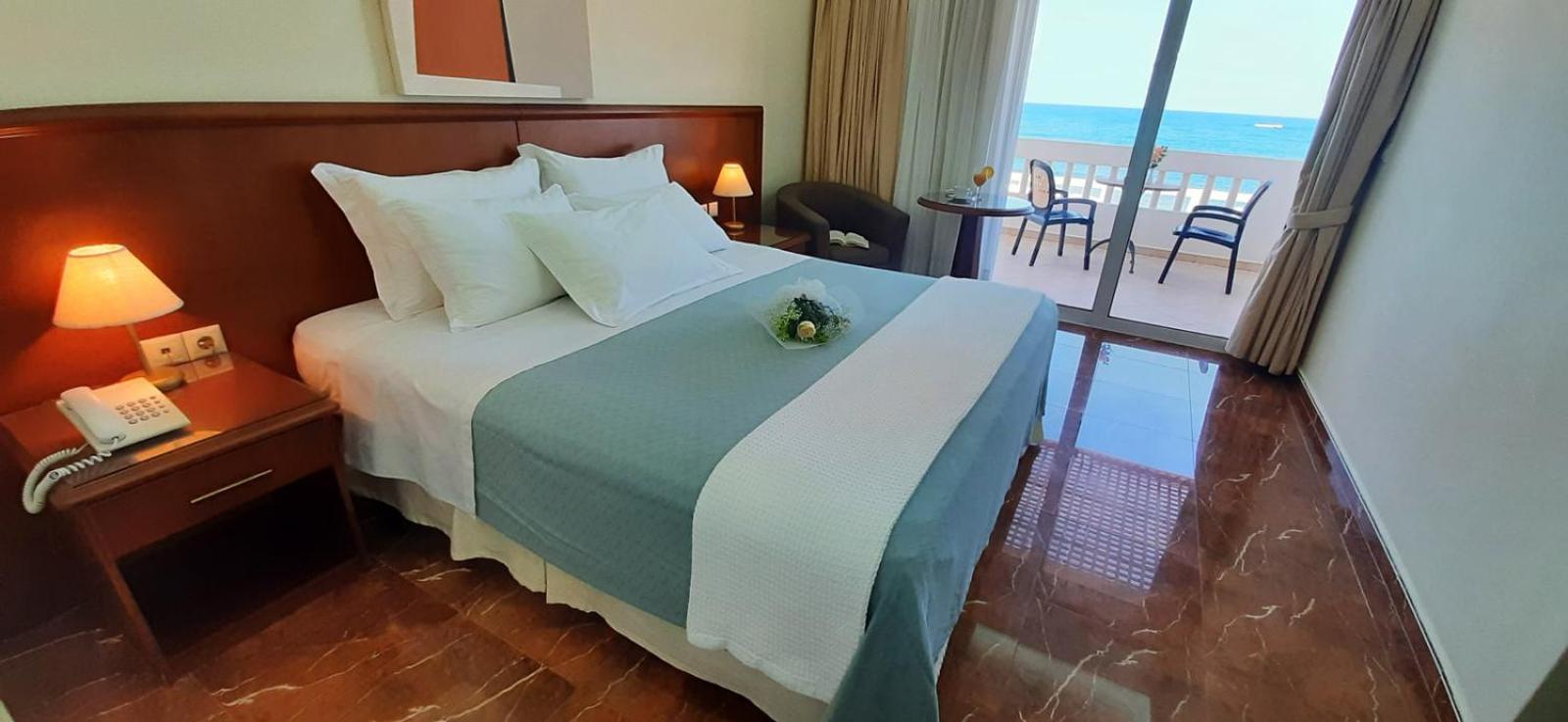 Superior Double  Room with Sea View - Photo 9