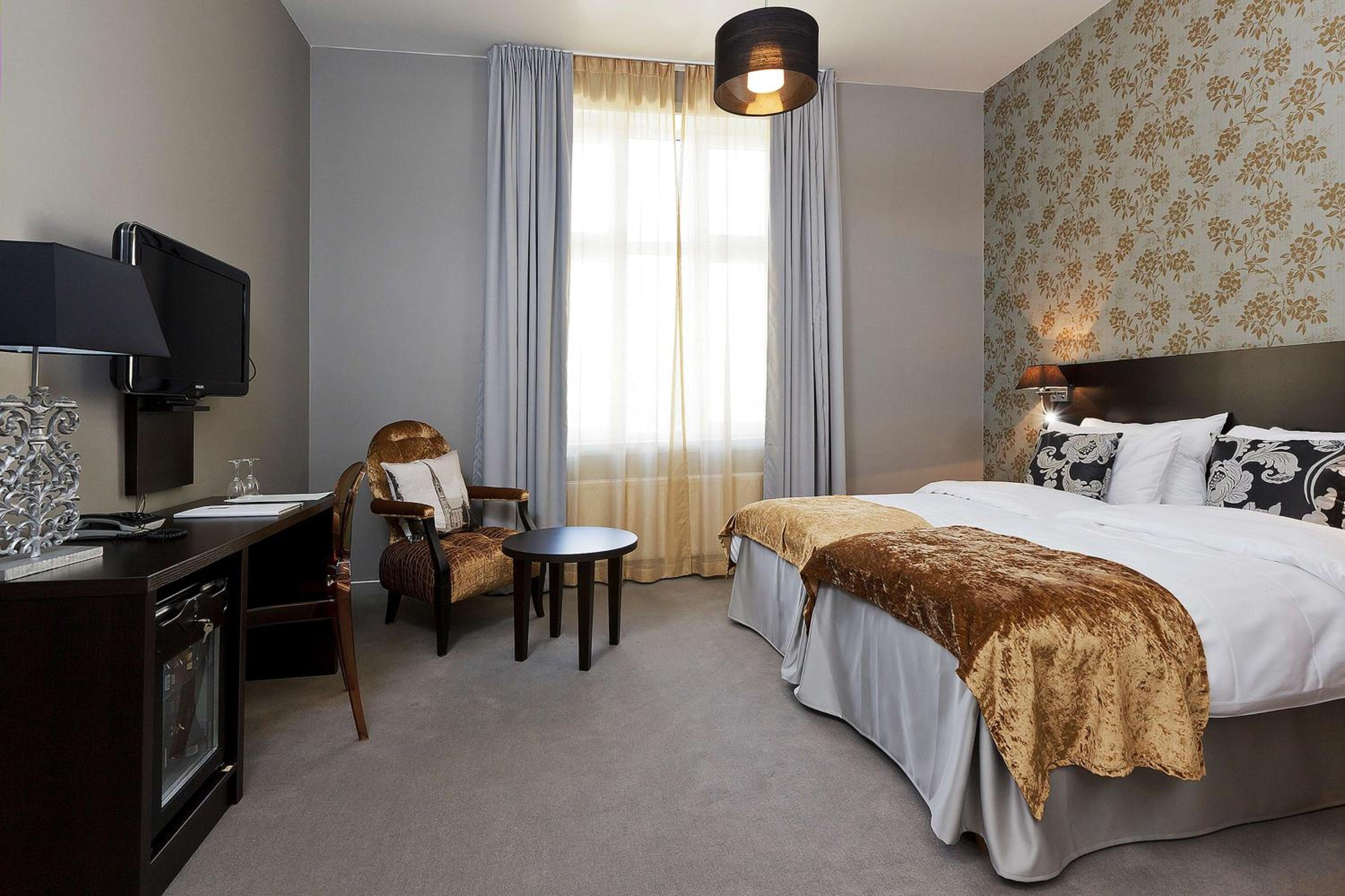 Superior King Room - Photo 6